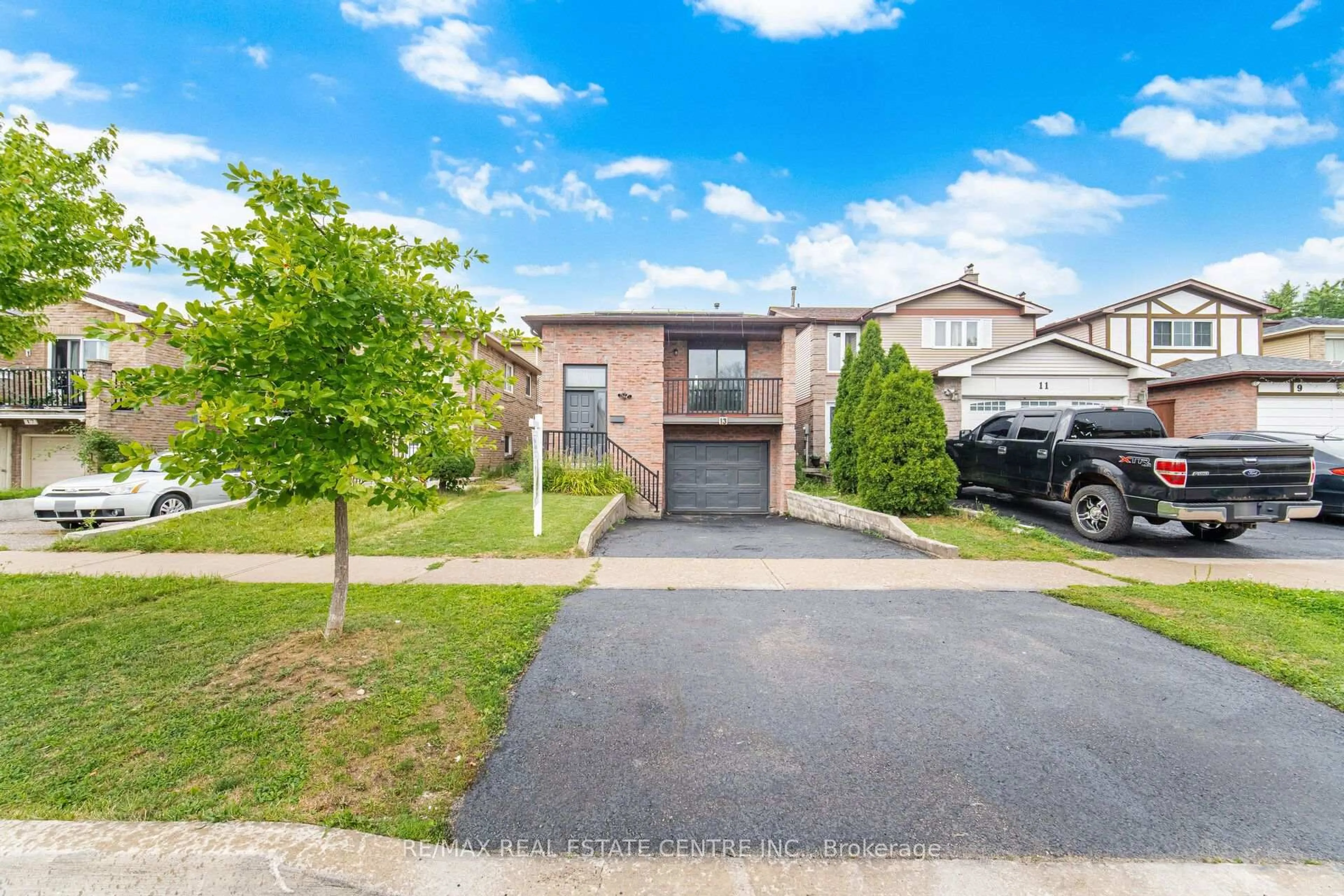 A pic from outside/outdoor area/front of a property/back of a property/a pic from drone, street for 13 Dafoe Cres, Brampton Ontario L6Y 2L1