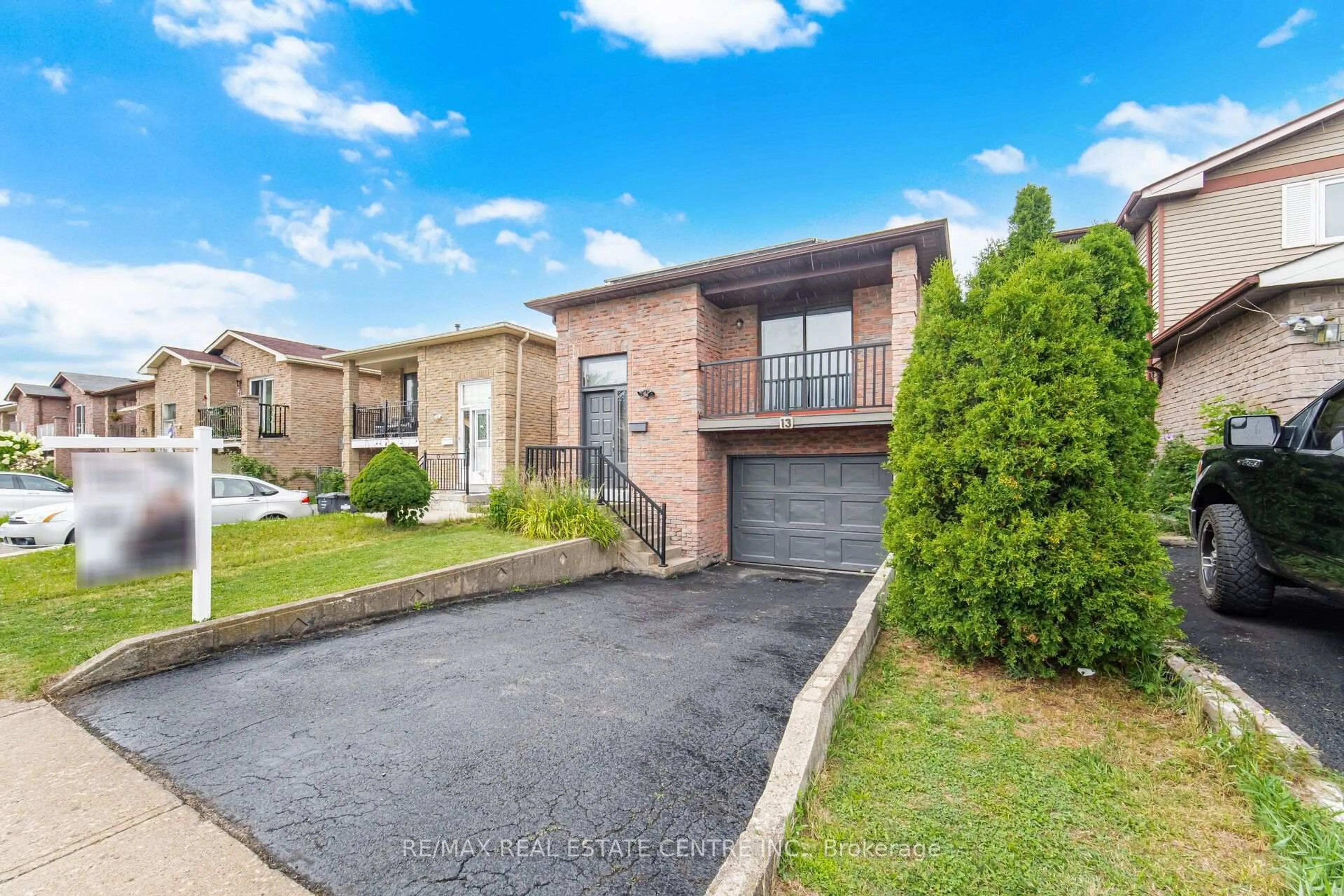 A pic from outside/outdoor area/front of a property/back of a property/a pic from drone, street for 13 Dafoe Cres, Brampton Ontario L6Y 2L1