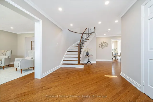 1677 Sherwood Forrest Circ, Mississauga 5