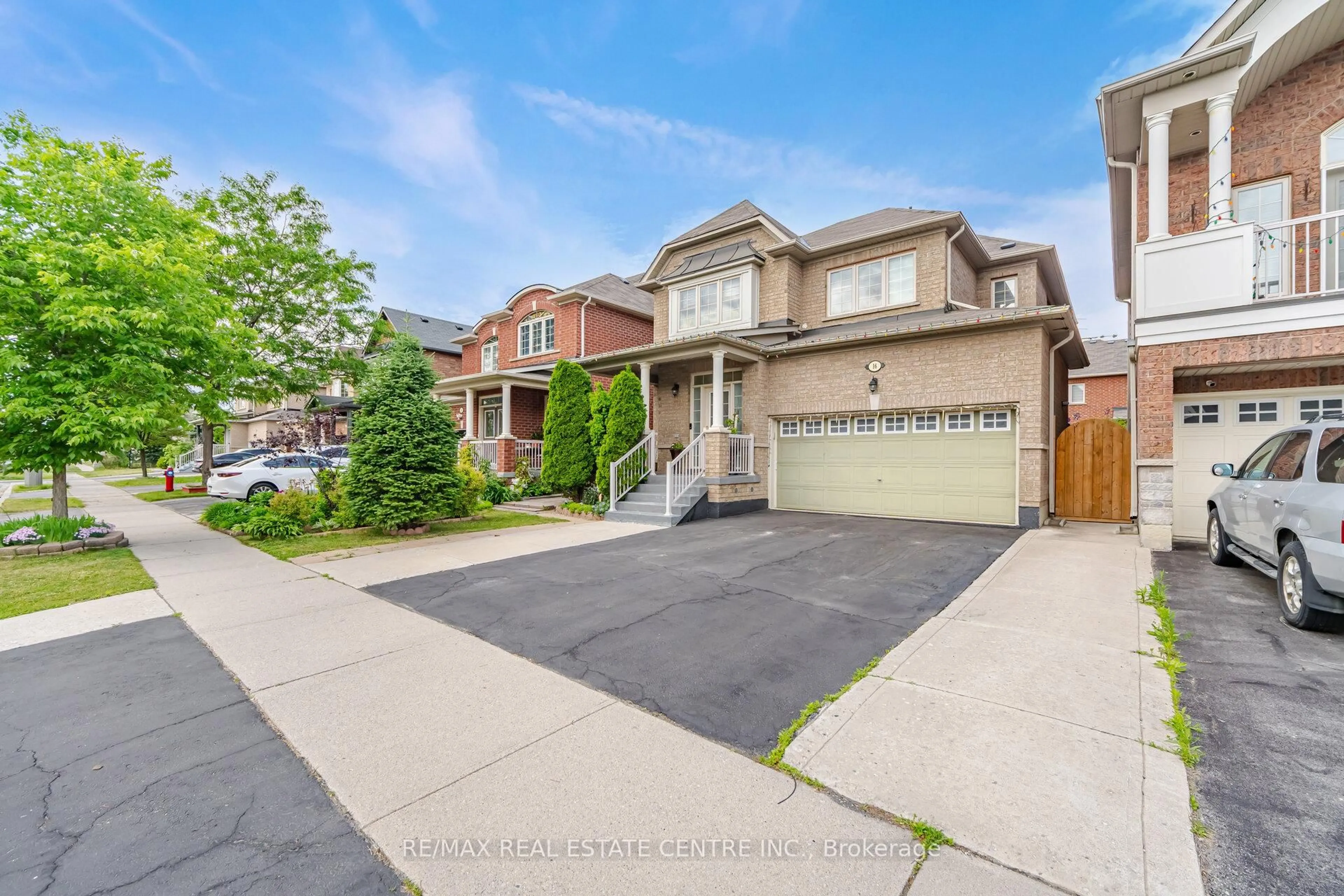 A pic from outside/outdoor area/front of a property/back of a property/a pic from drone, street for 16 Gamson Cres, Brampton Ontario L6R 0V8