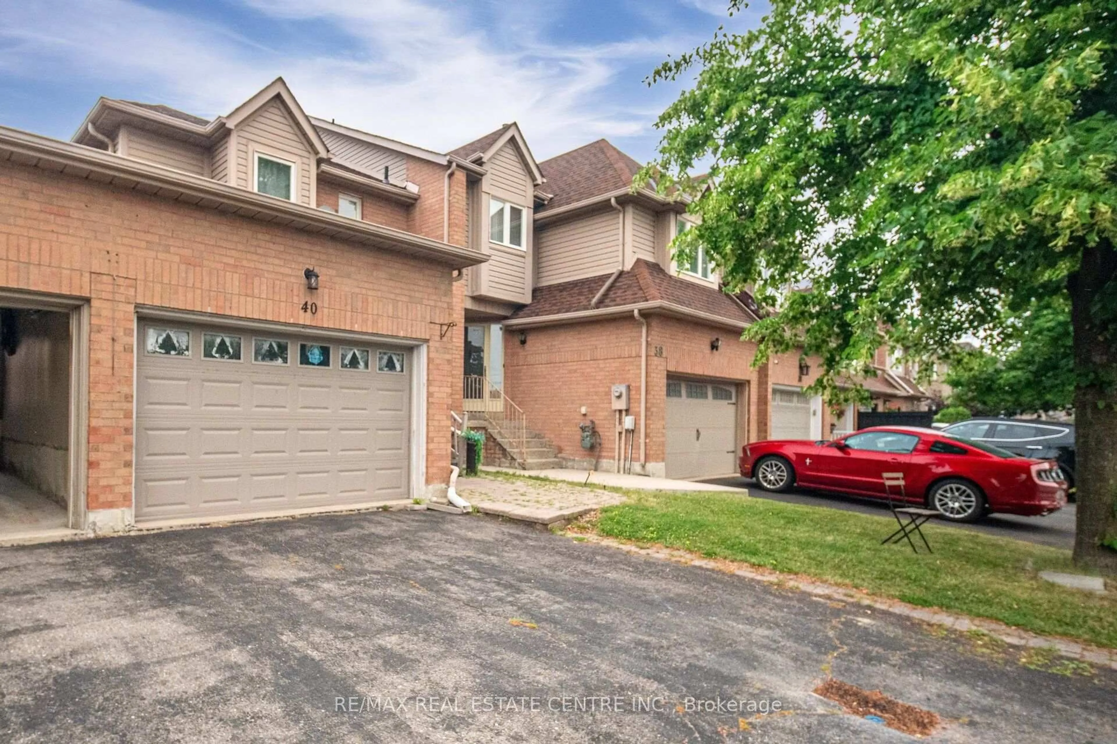 Home with brick exterior material, street for 40 Langdale Cres, Brampton Ontario L6Y 4R7