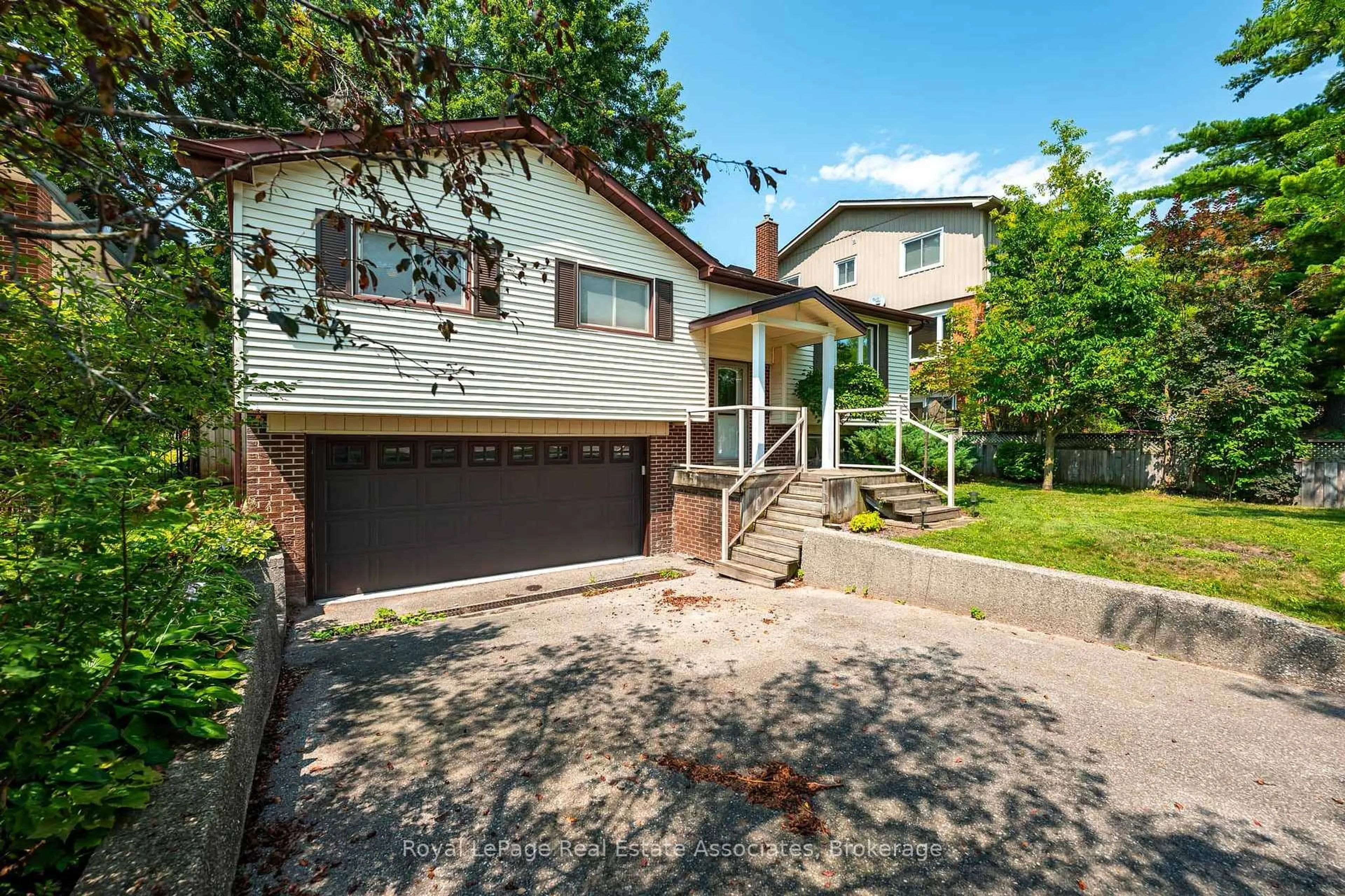 Home with brick exterior material, street for 11 Berry St, Halton Hills Ontario L7J 2N9