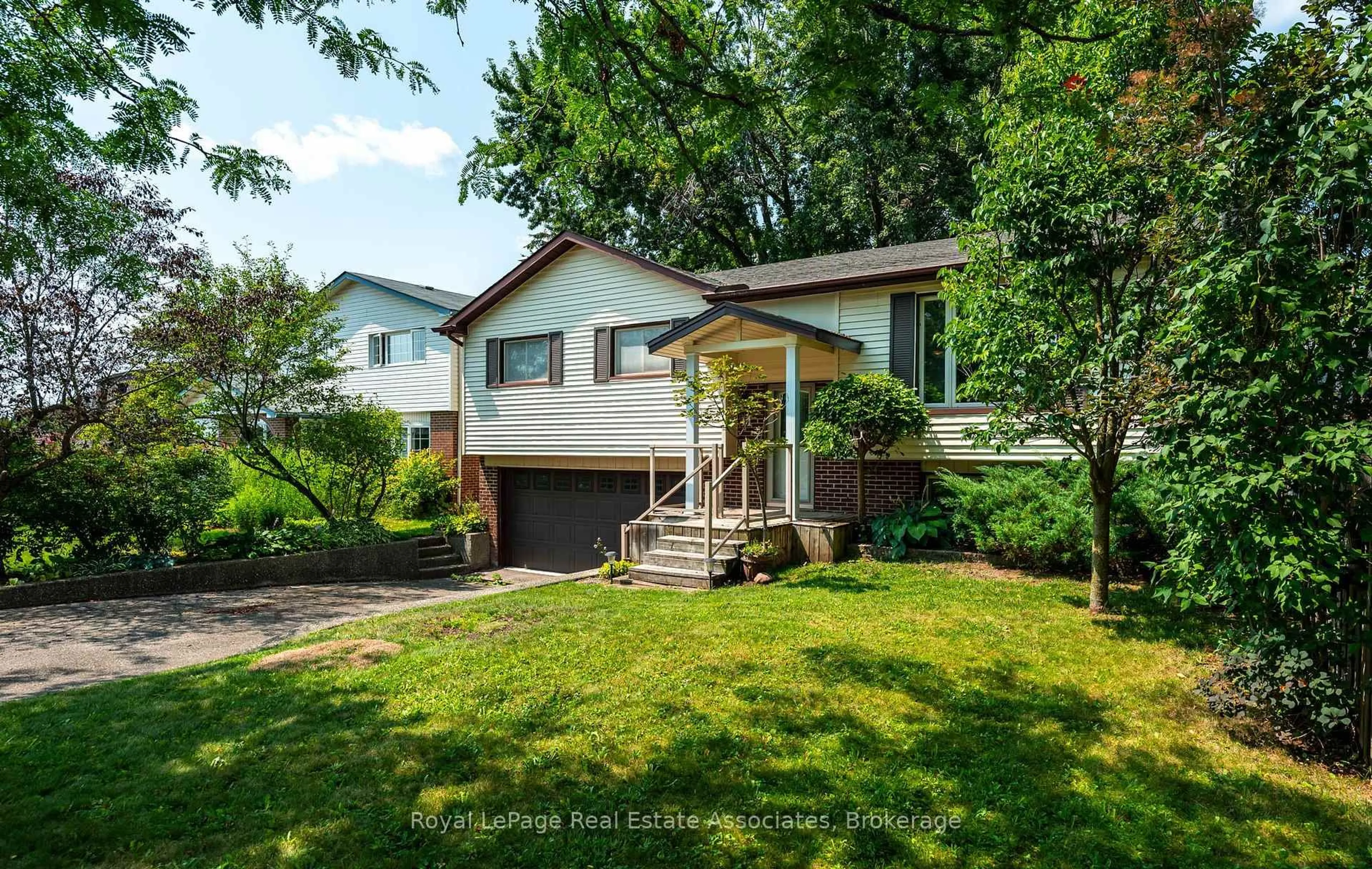 Home with vinyl exterior material, street for 11 Berry St, Halton Hills Ontario L7J 2N9