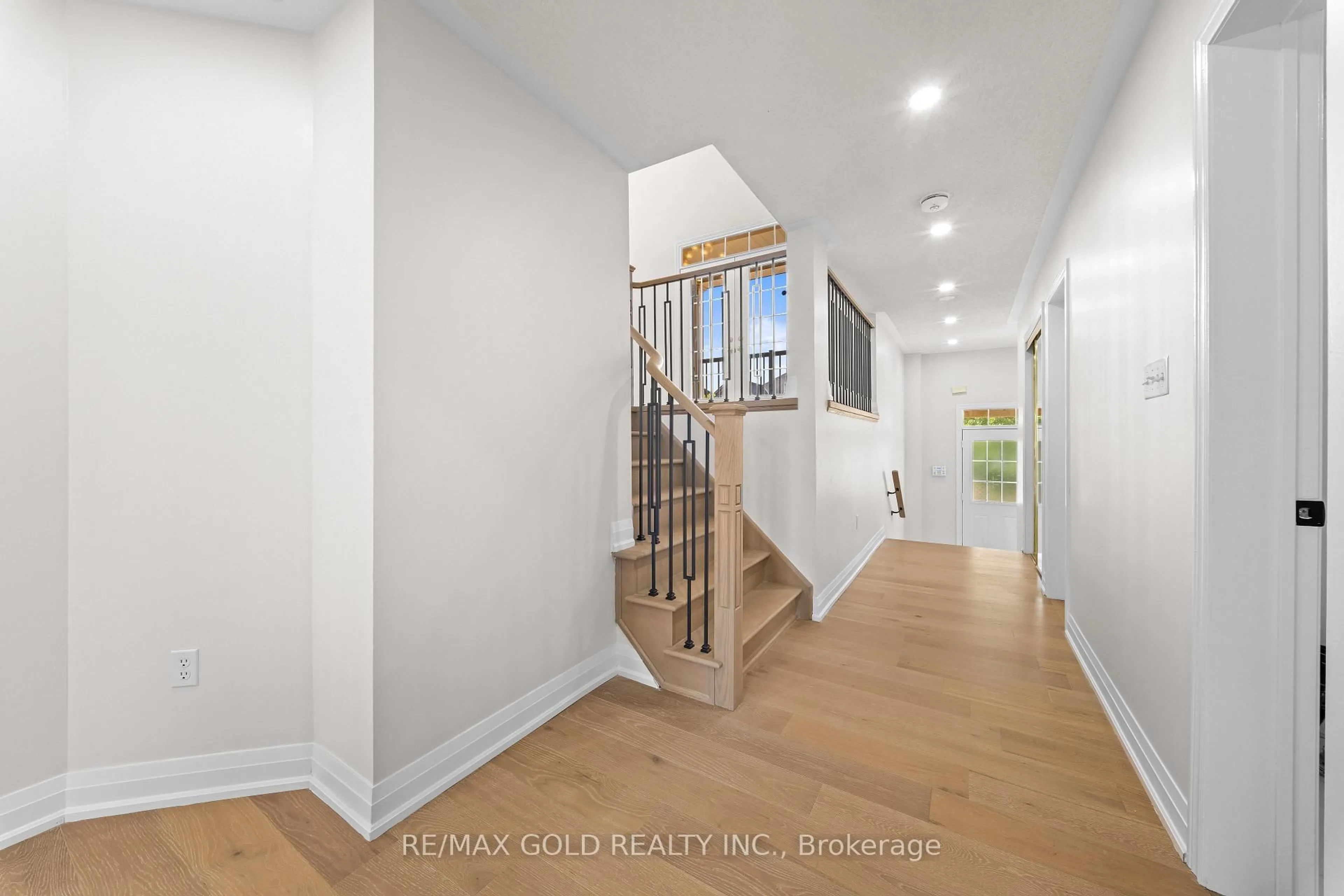 Indoor entryway for 3 Tan Lane, Brampton Ontario L6P 0Z9