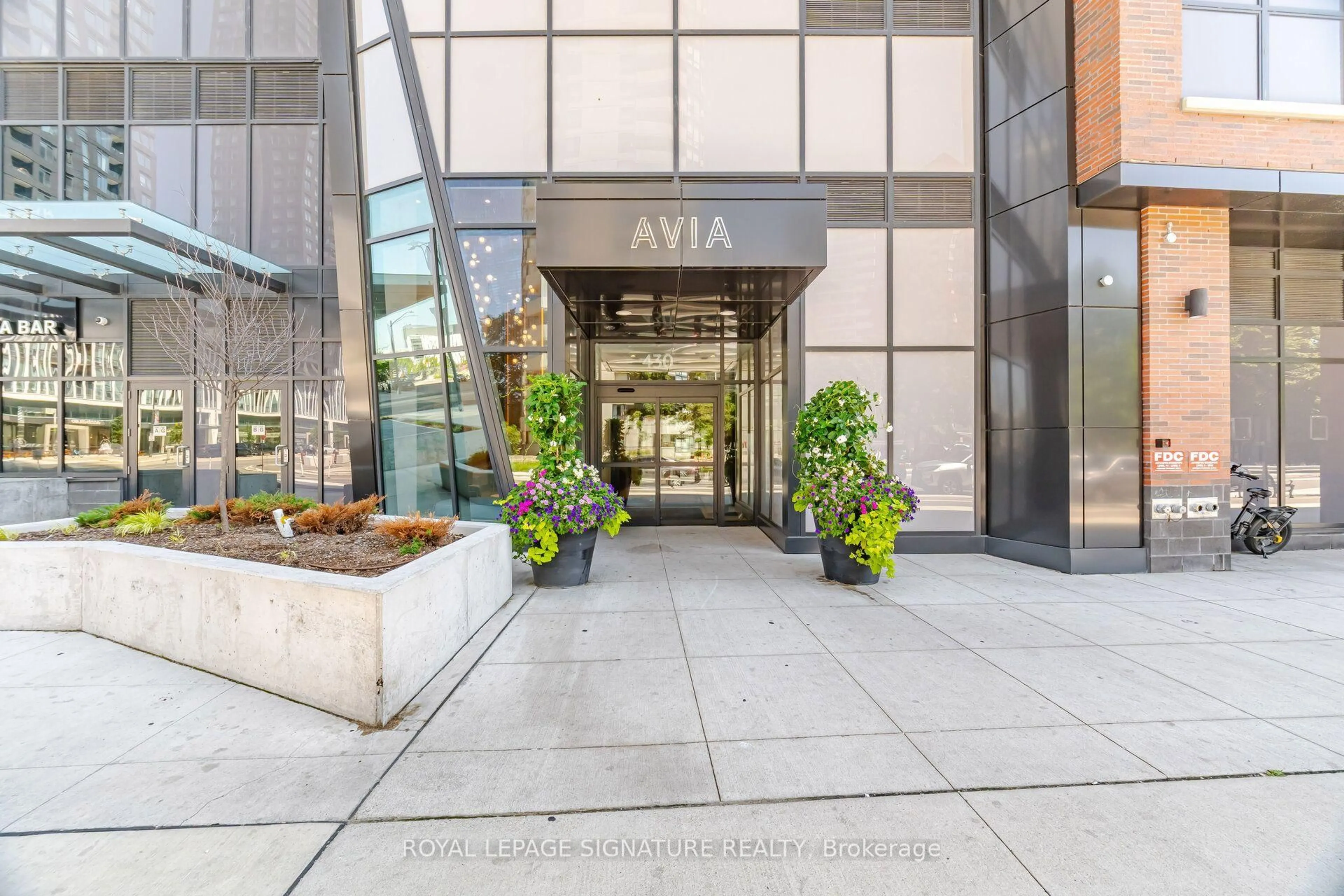 Indoor foyer for 430 Square One Dr #2709, Mississauga Ontario L5B 0L6