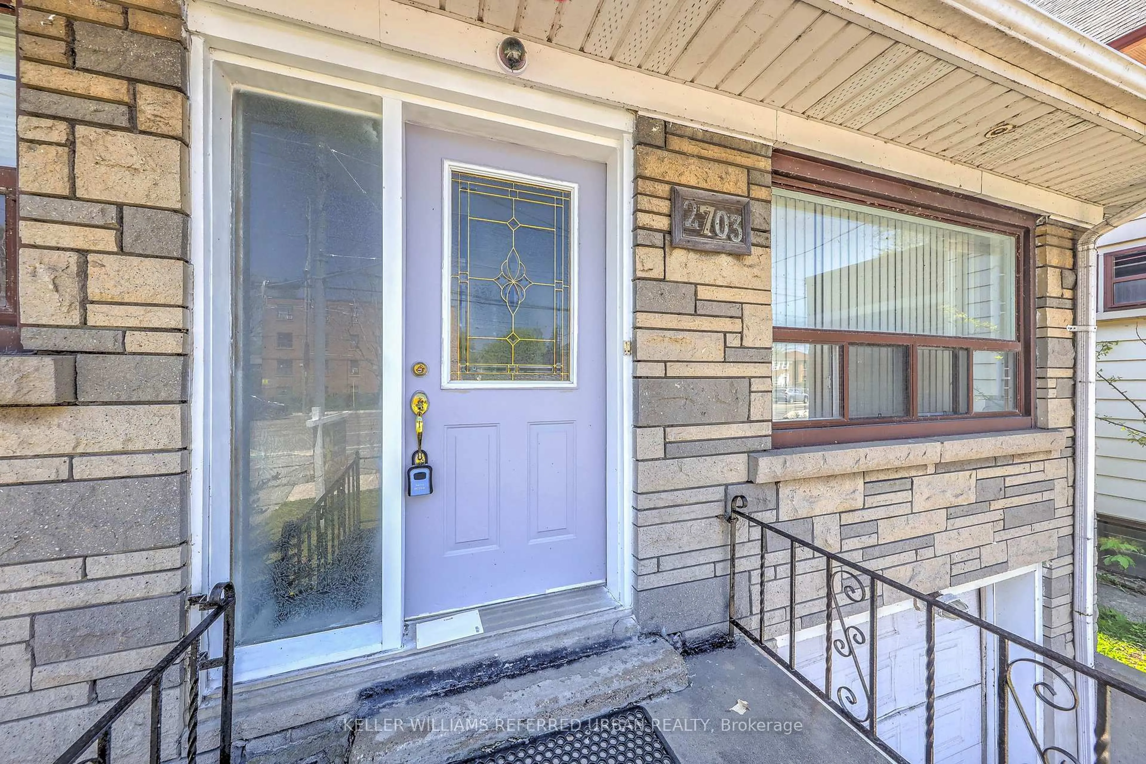 Indoor entryway for 2703 Lake Shore Blvd, Toronto Ontario M8V 1G6