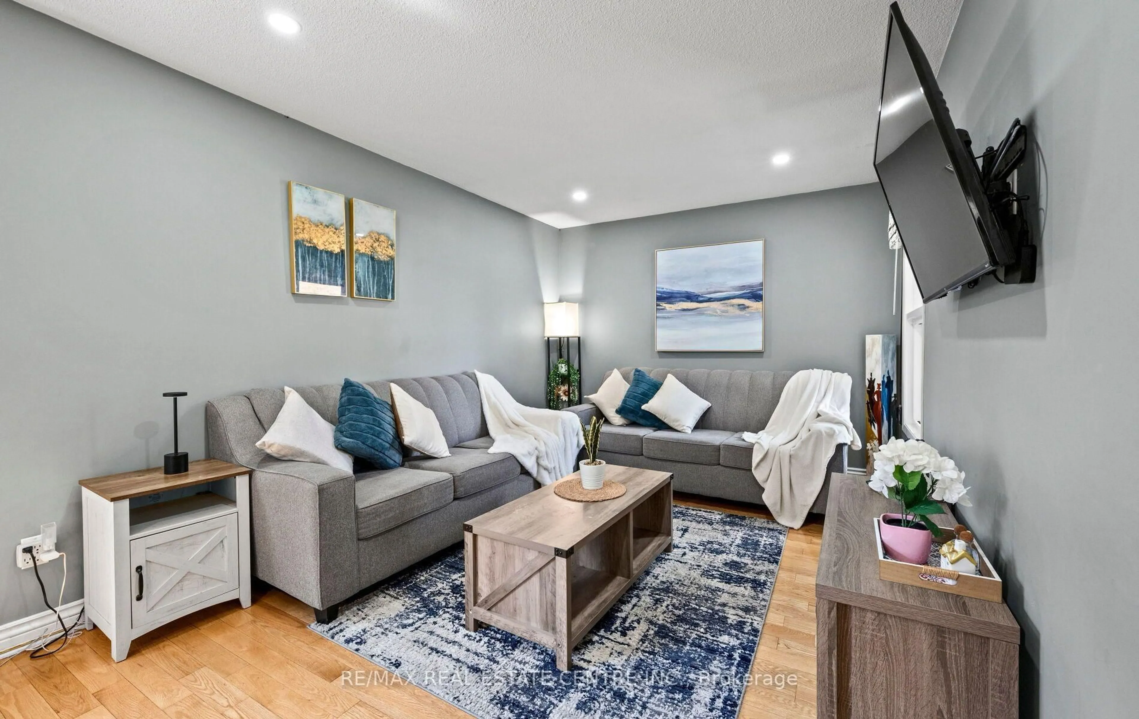 Living room with furniture, unknown for 4 Ecclestone Dr, Brampton Ontario L6X 3L6