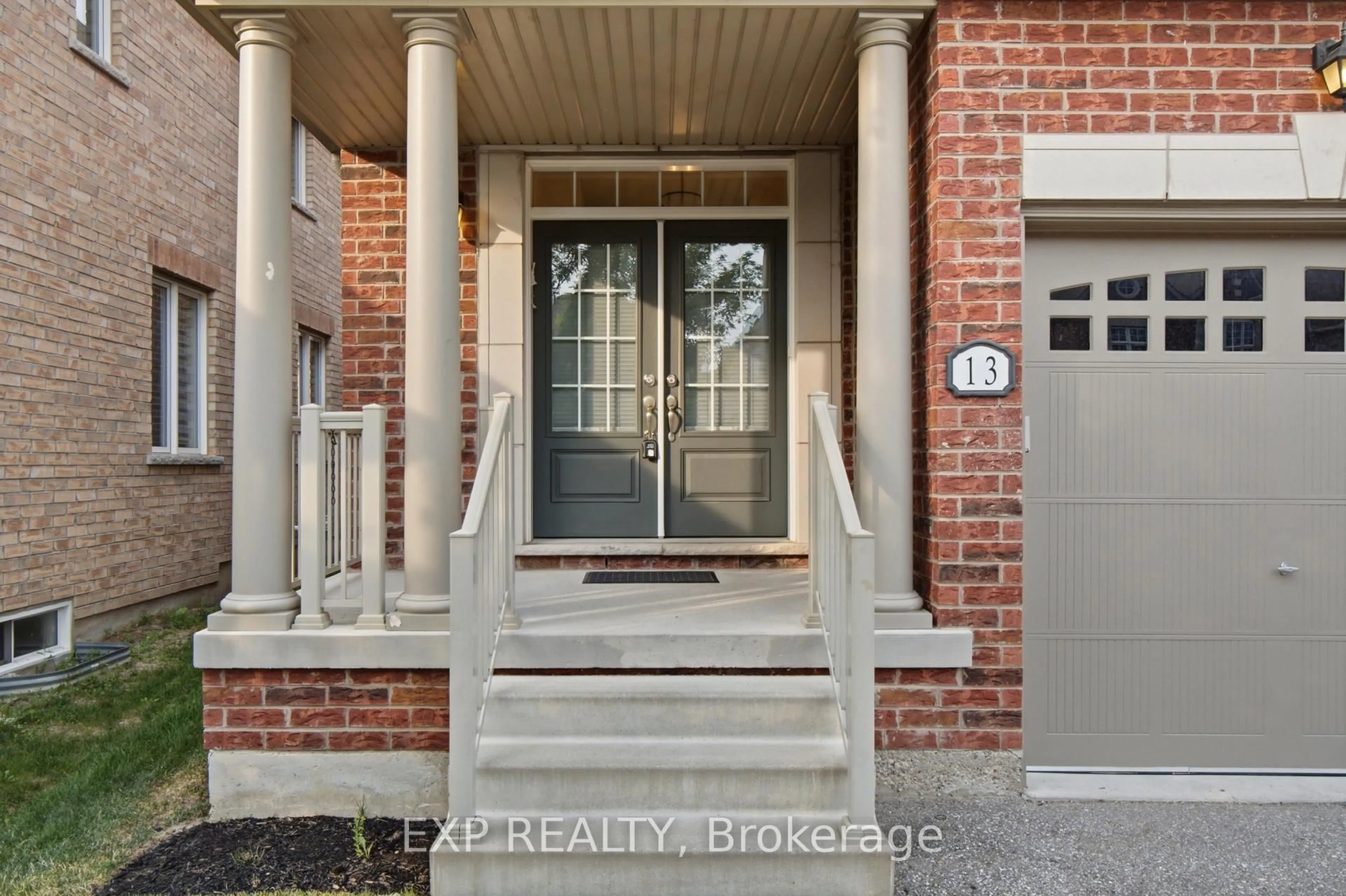 Indoor entryway for 13 Craftsman Rd, Caledon Ontario L7C 3W3