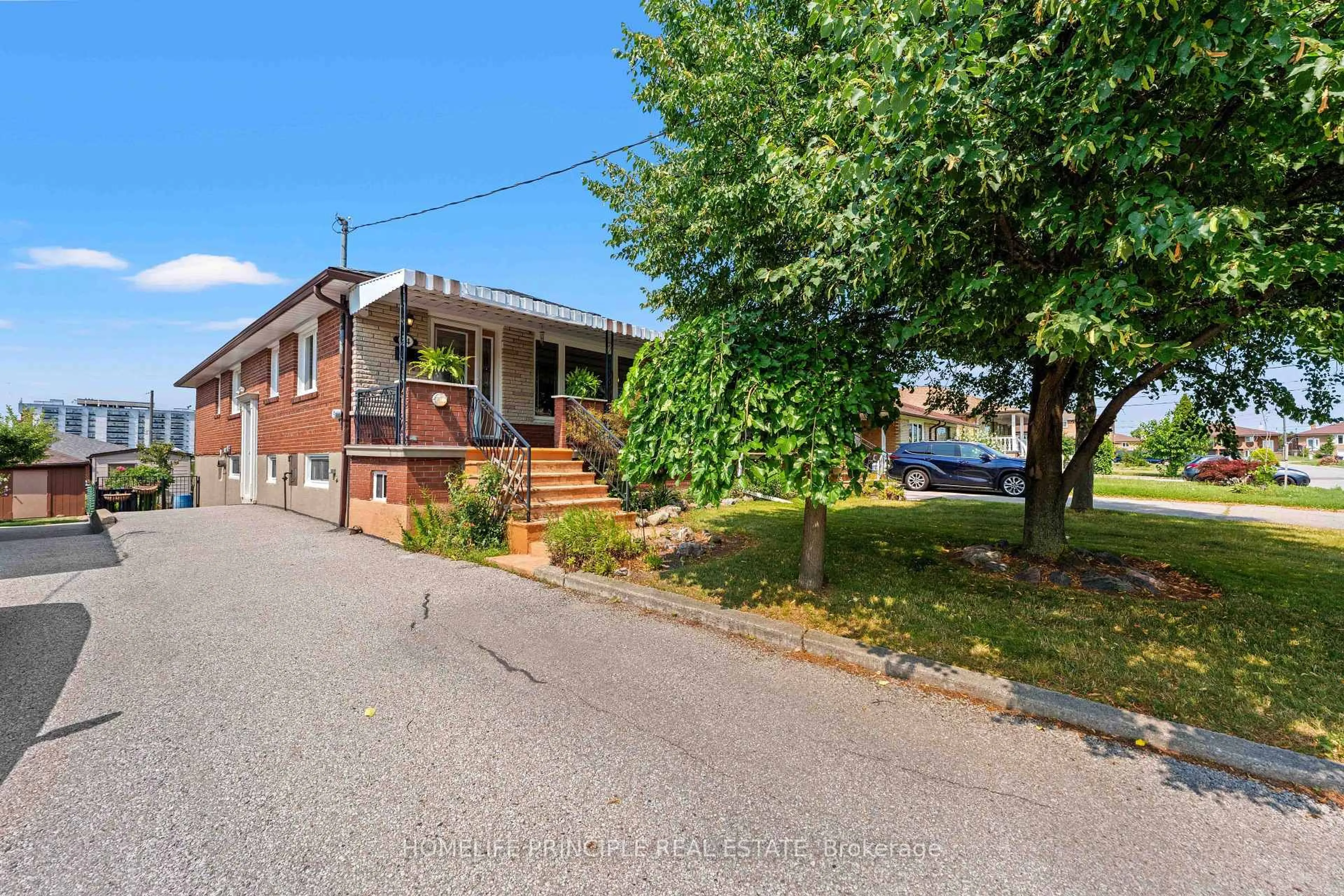 Patio, street for 24 Whitbread Cres, Toronto Ontario M3L 2A7