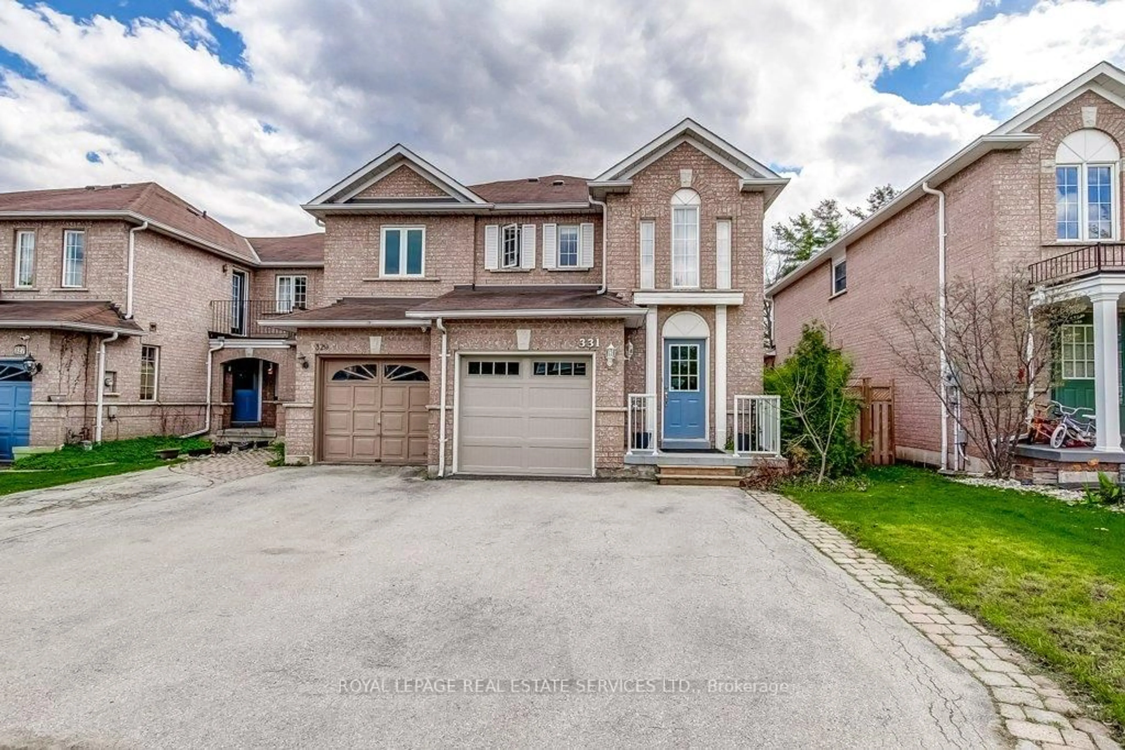 Home with brick exterior material, street for 331 Ravineview Way, Oakville Ontario L6H 6S5
