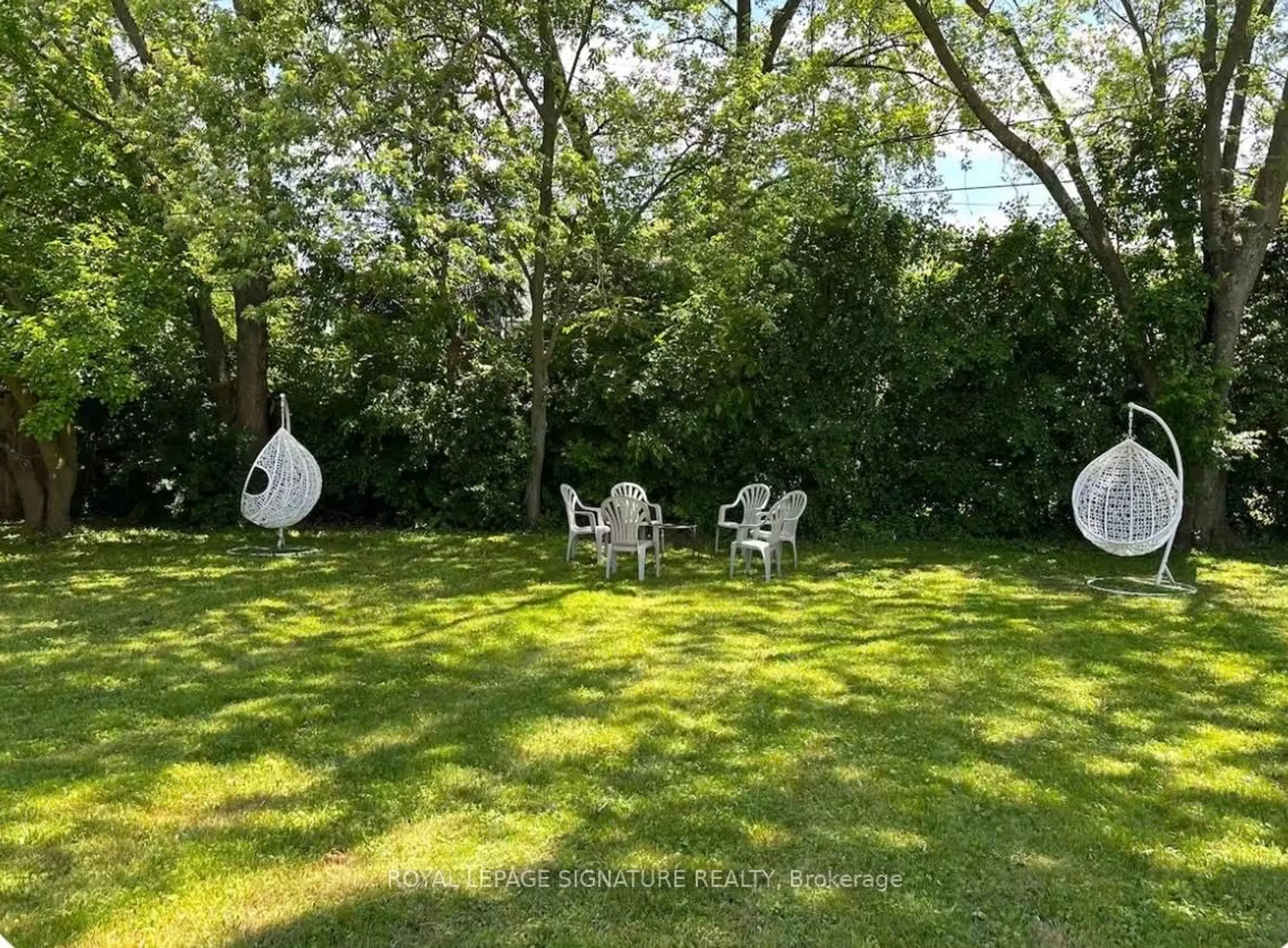 A pic from outside/outdoor area/front of a property/back of a property/a pic from drone, forest/trees view for 1350 Rebecca St, Oakville Ontario L6L 1Z4