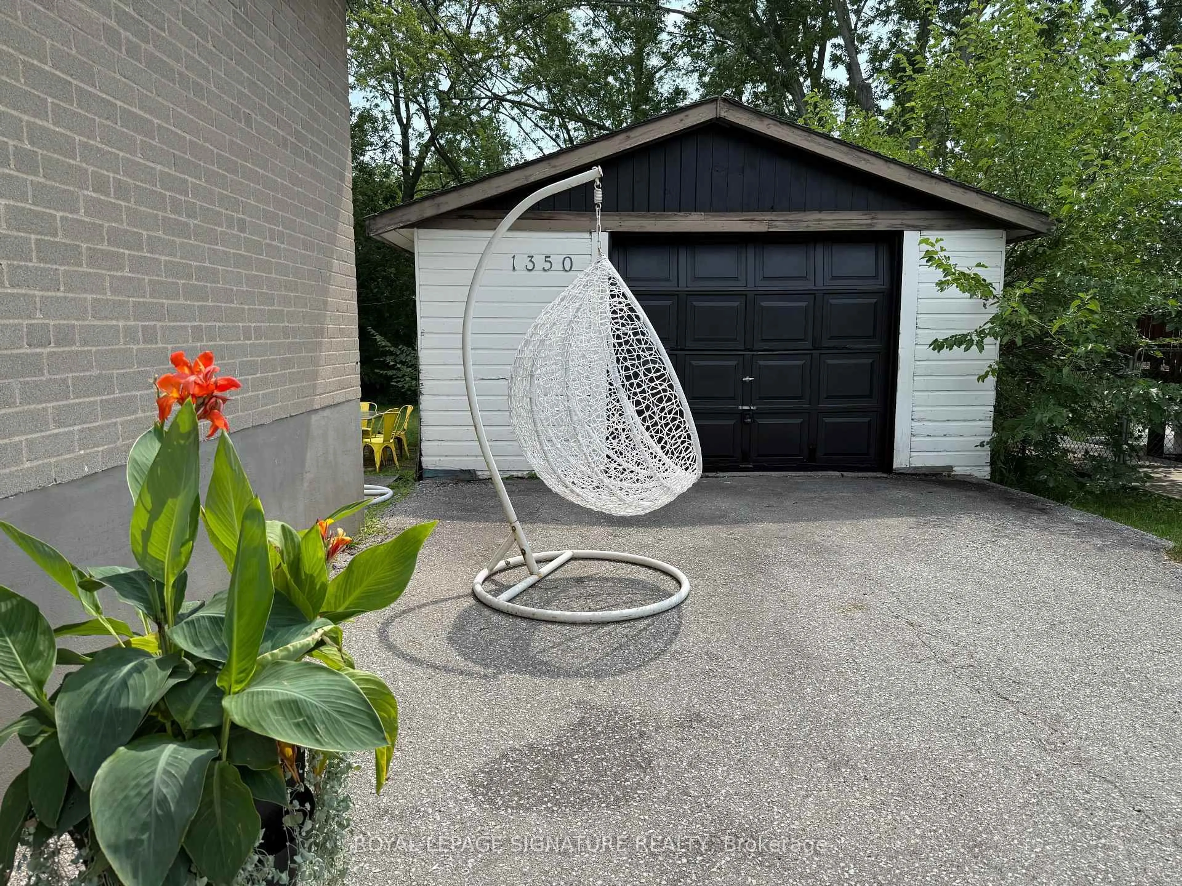 Patio, street for 1350 Rebecca St, Oakville Ontario L6L 1Z4