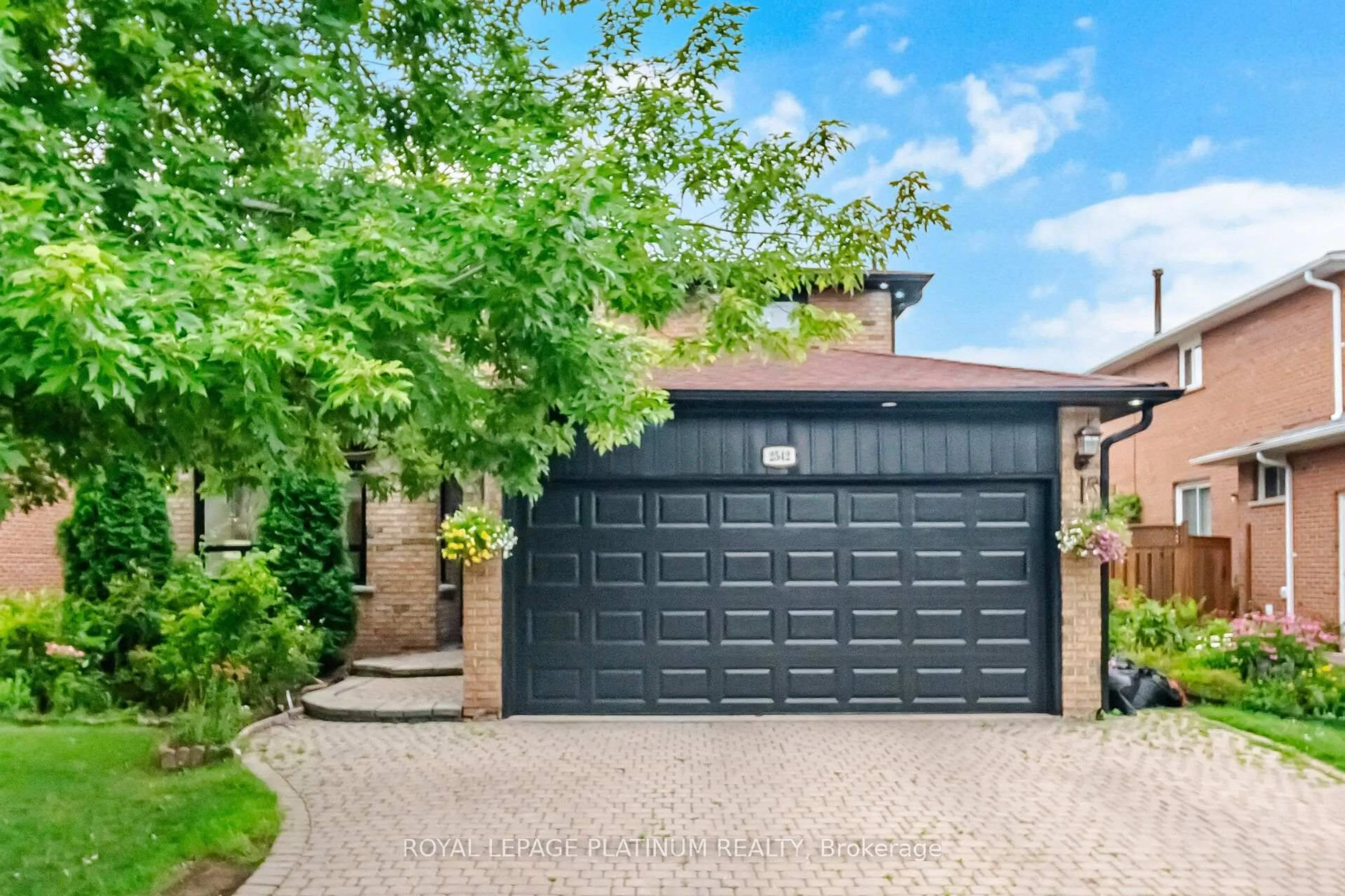 Home with brick exterior material, street for 2542 Pollard Dr, Mississauga Ontario L5C 3H1
