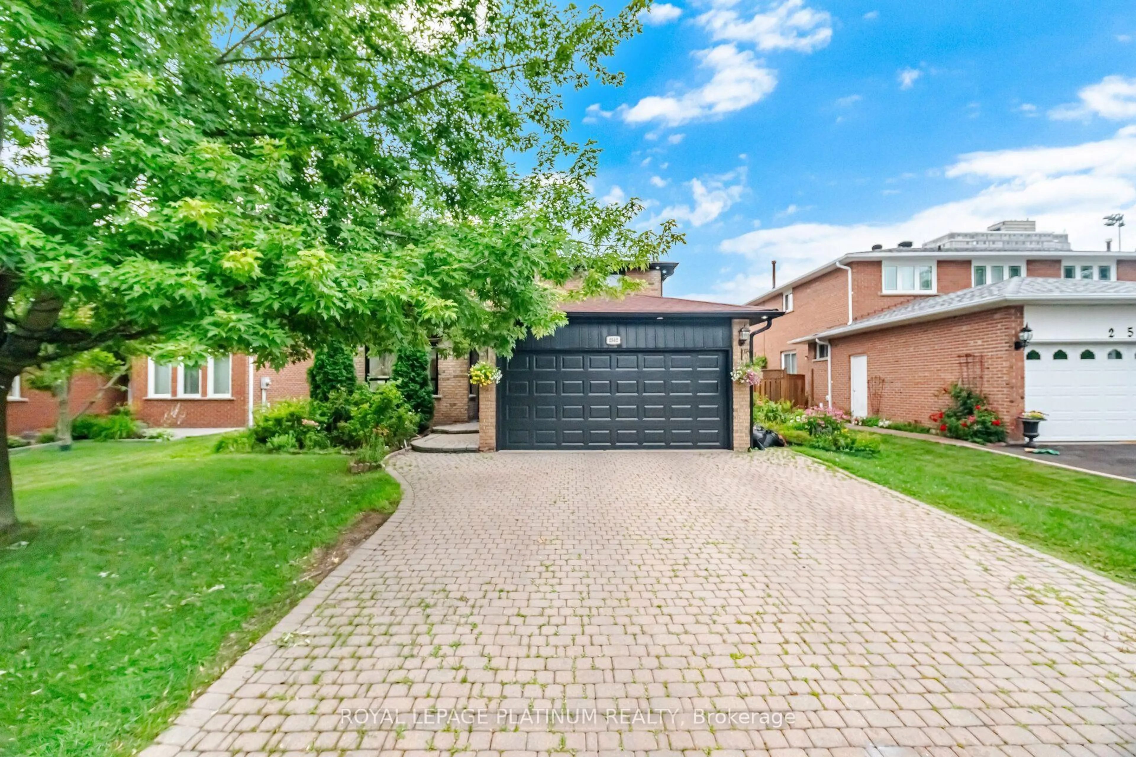 Home with brick exterior material, street for 2542 Pollard Dr, Mississauga Ontario L5C 3H1