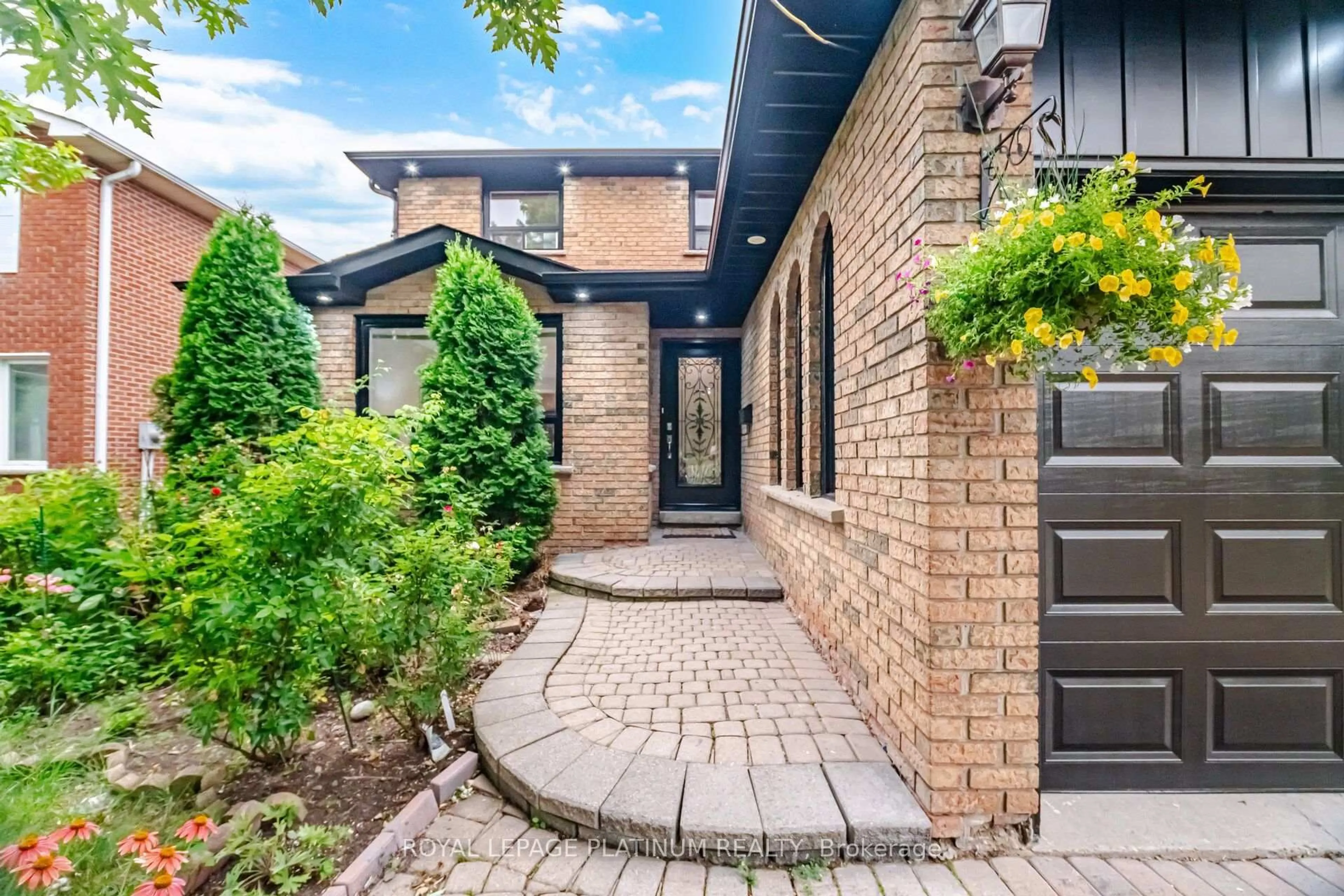Home with brick exterior material, street for 2542 Pollard Dr, Mississauga Ontario L5C 3H1