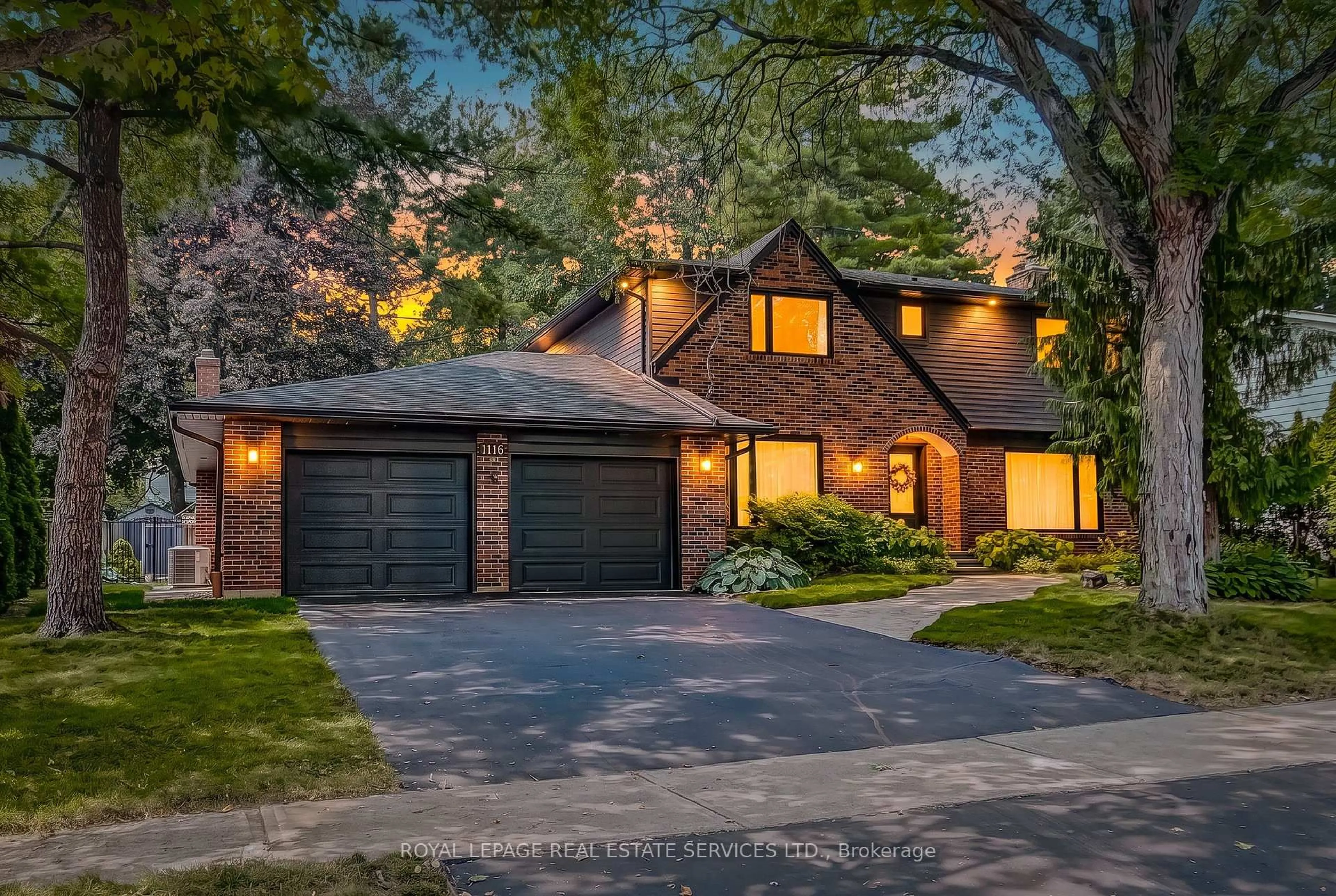 Home with brick exterior material, street for 1116 Greenoaks Dr, Mississauga Ontario L5J 3A2