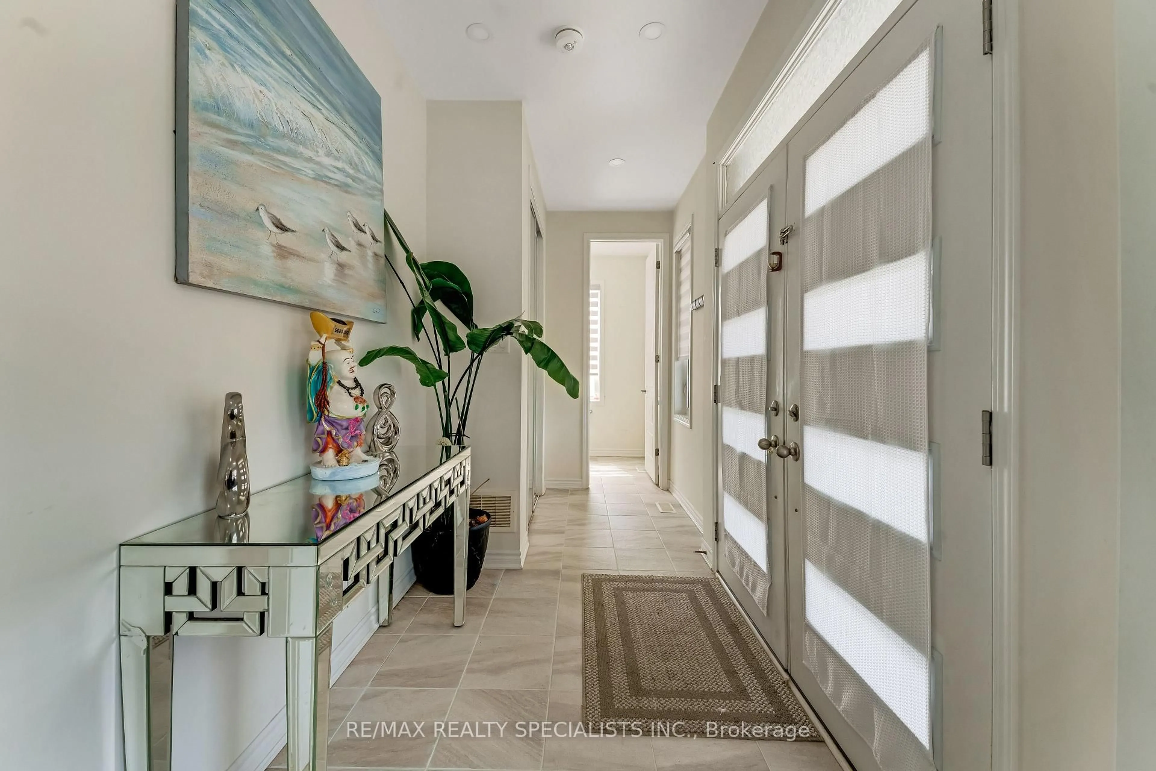 Indoor entryway for 1 Boothill Dr, Brampton Ontario L7A 5E5