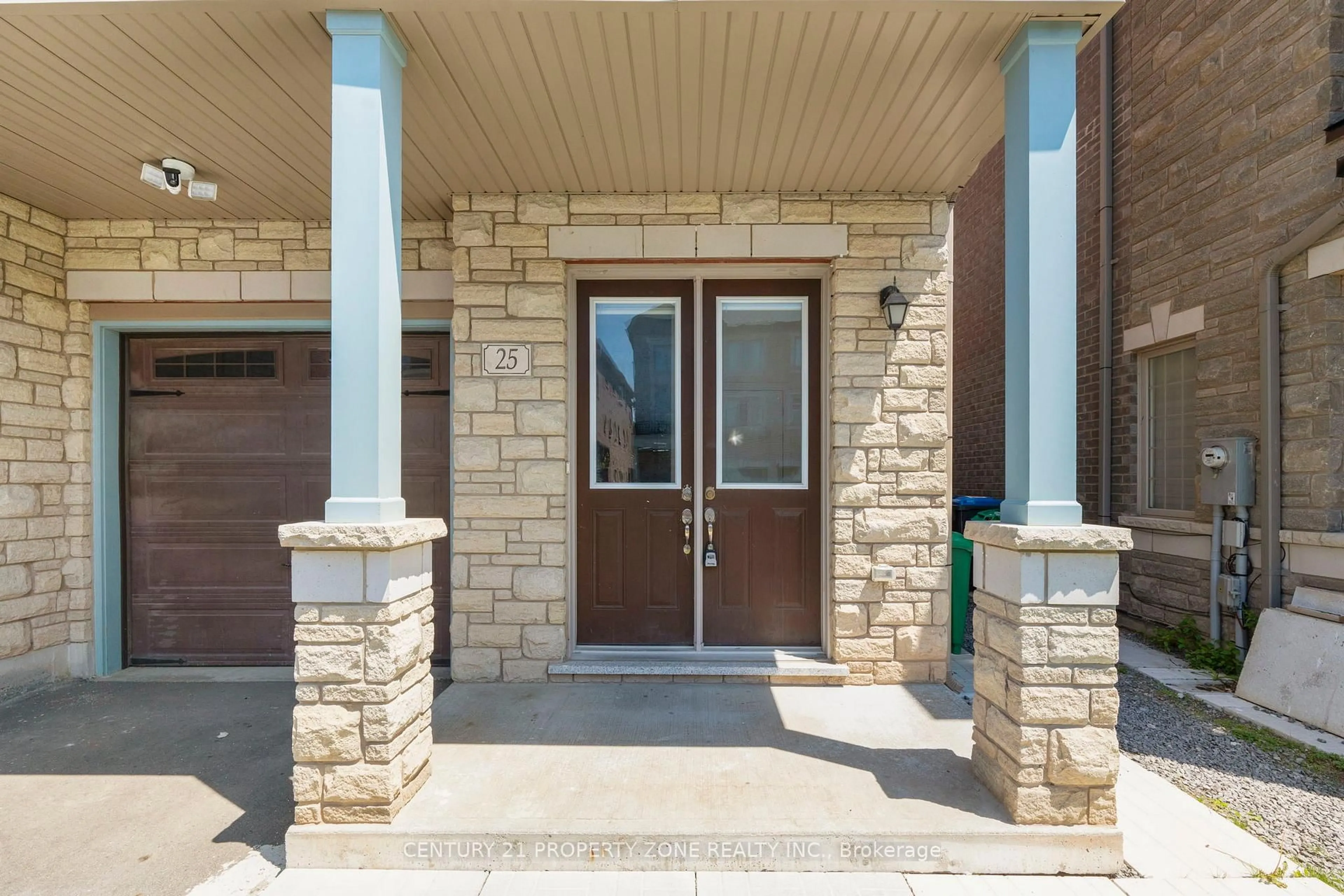 Indoor entryway for 25 Hashmi Pl, Brampton Ontario L6Y 0H8