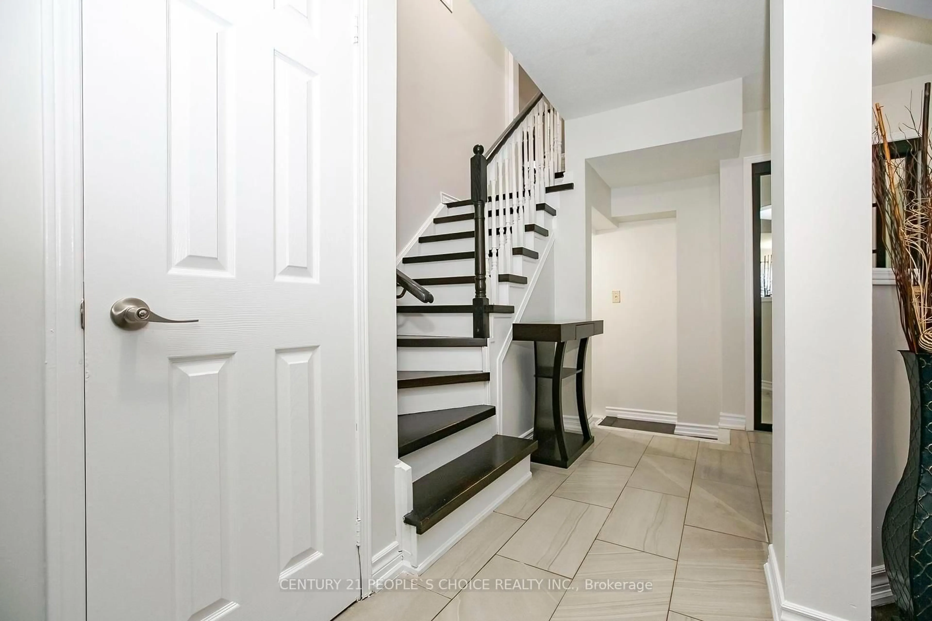 Unknown for 90 White Tail Cres, Brampton Ontario L6Y 5B9