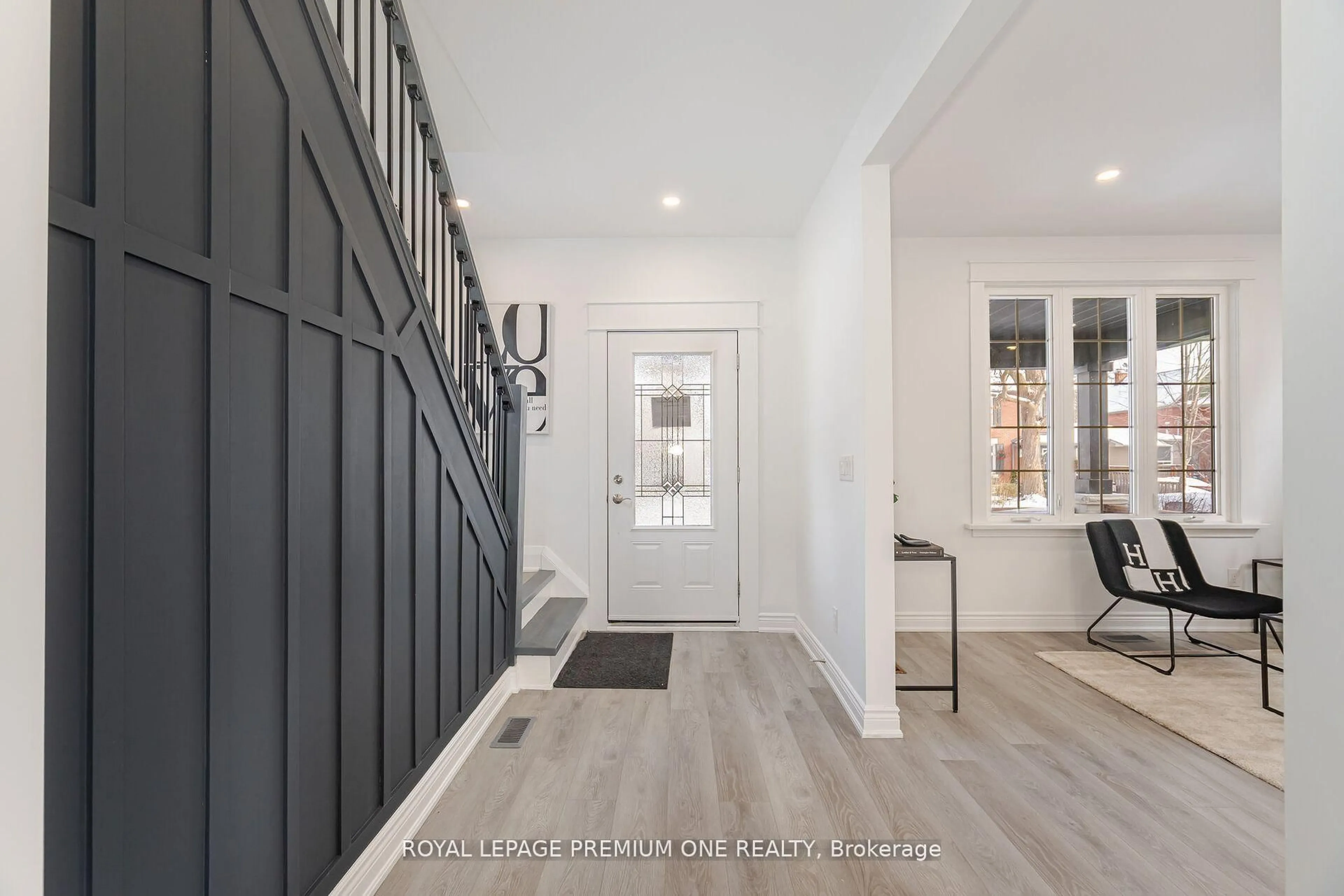 Indoor entryway for 71 Mill St, Brampton Ontario L6Y 1S9