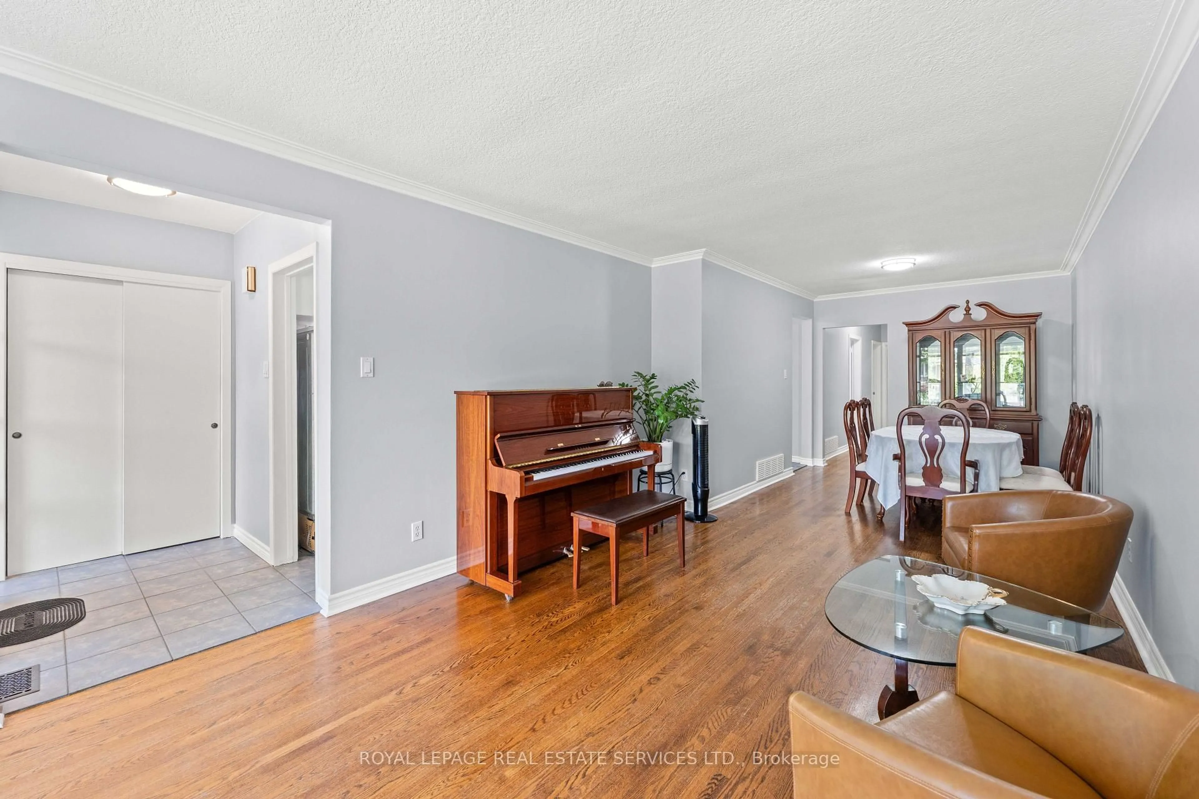 Unknown for 102 Wareside Rd, Toronto Ontario M9C 3B6