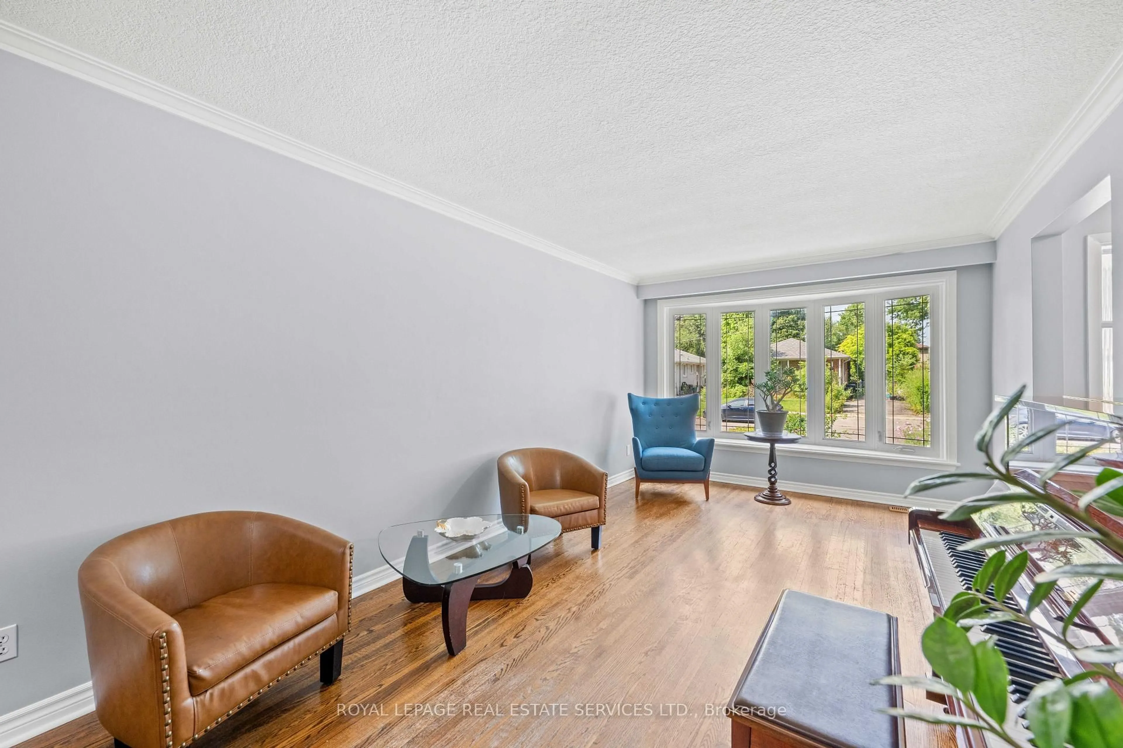 Living room with furniture, unknown for 102 Wareside Rd, Toronto Ontario M9C 3B6