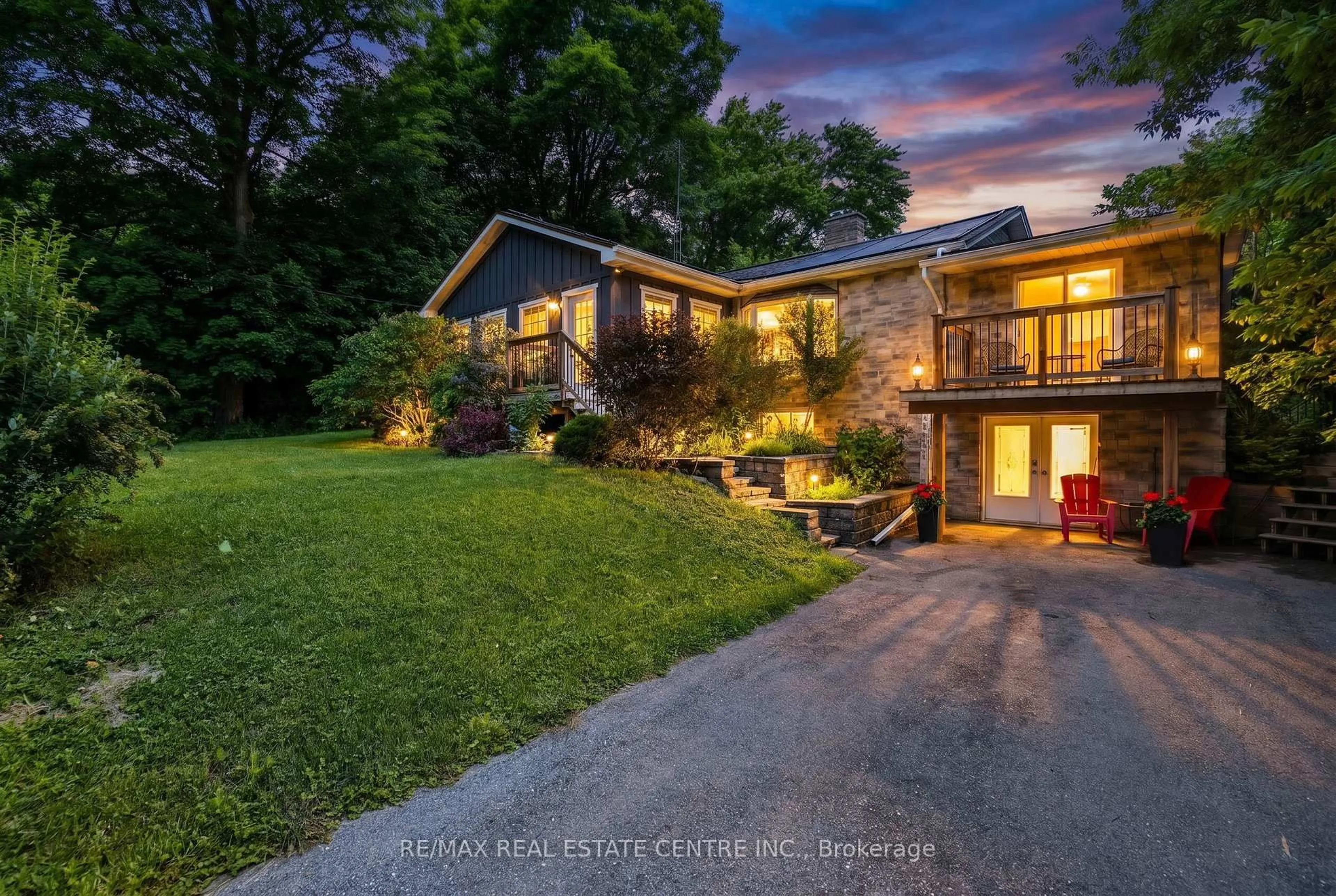 A pic from outside/outdoor area/front of a property/back of a property/a pic from drone, unknown for 12429 Wolseley St, Halton Hills Ontario L0P 1H0