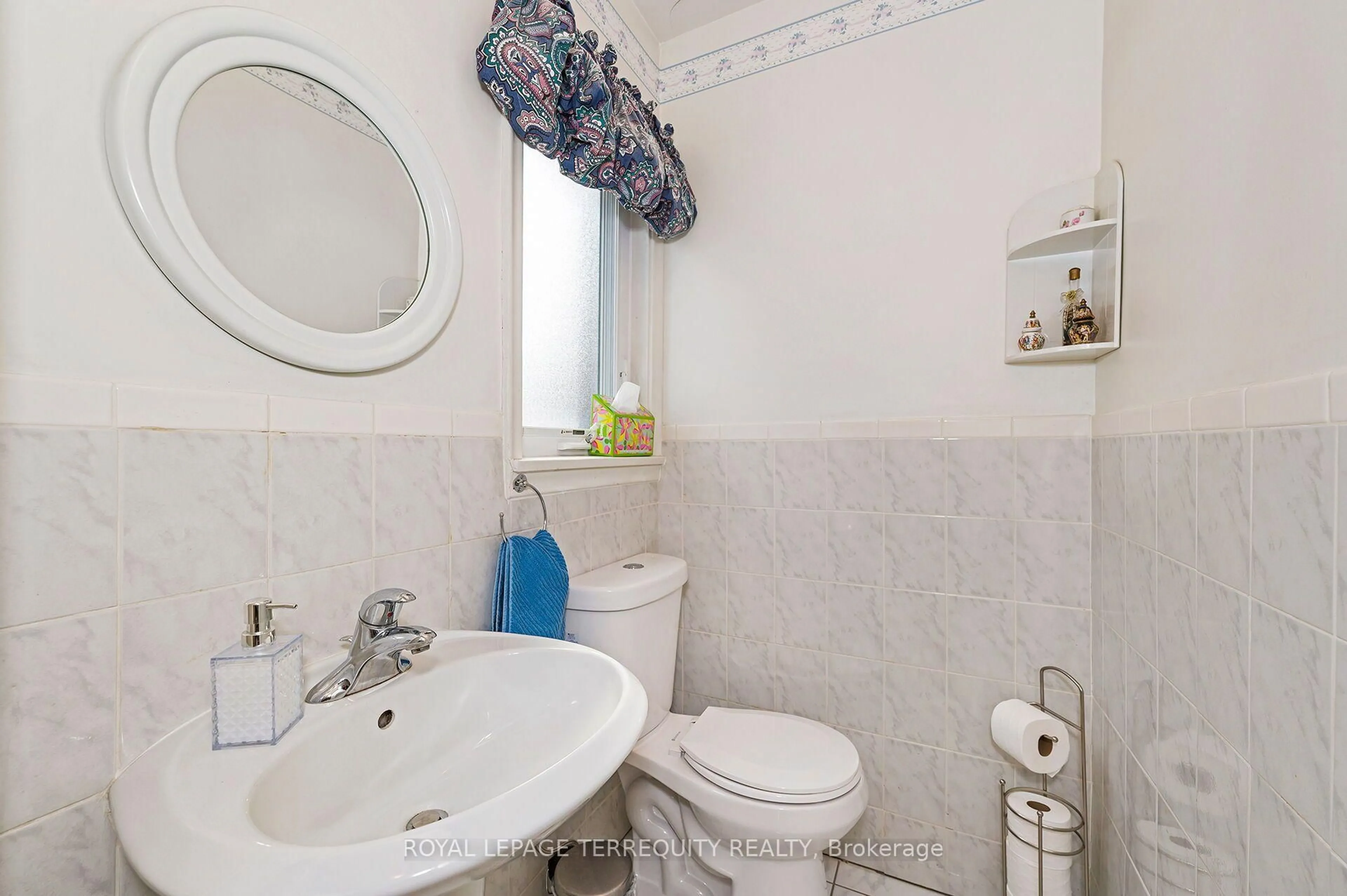 Standard bathroom, ceramic/tile floor for 181 Pellatt Ave, Toronto Ontario M9N 2P5