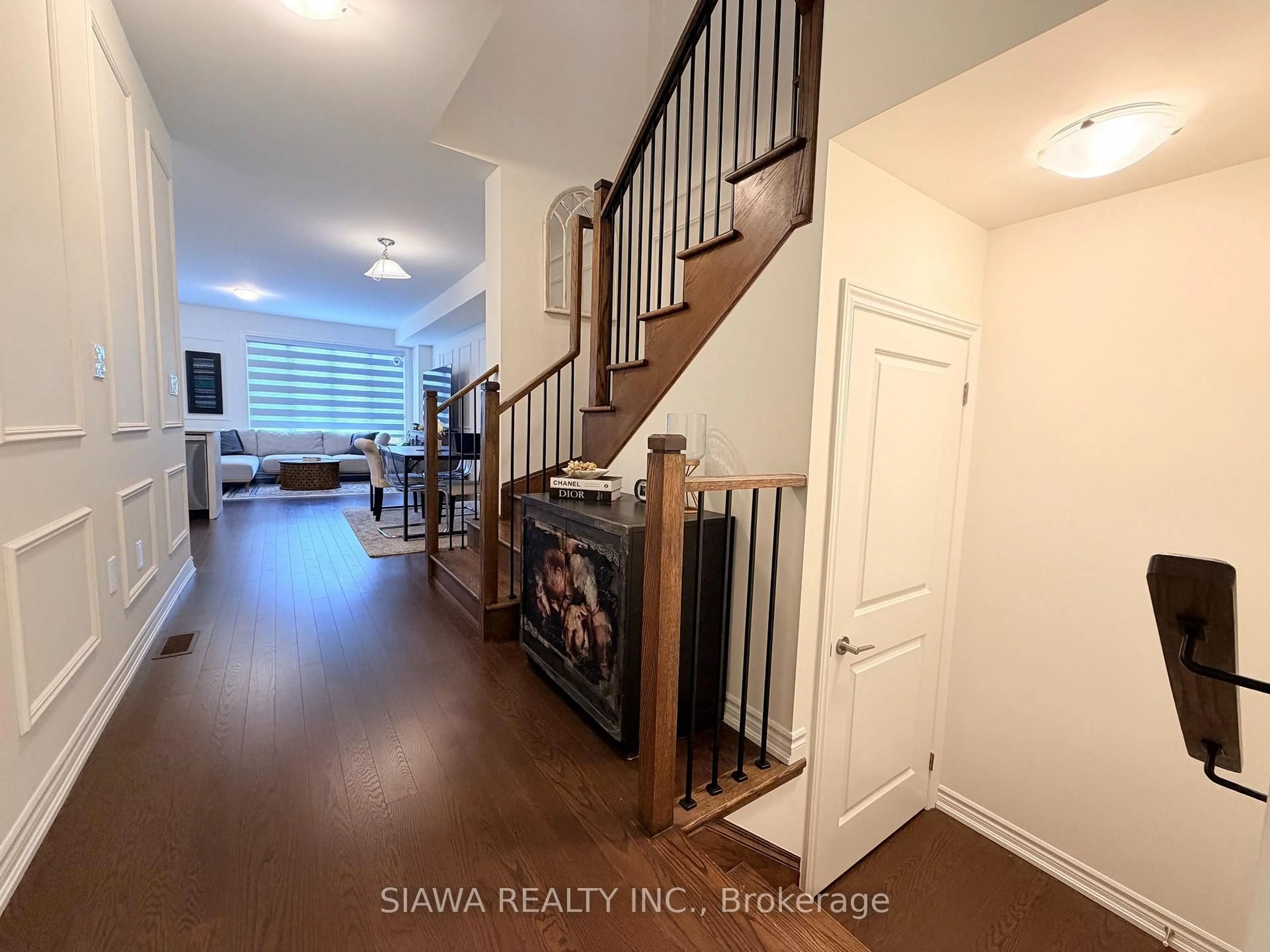 Indoor entryway for 1467 Periwinkle Pl, Milton Ontario L9E 1Z8