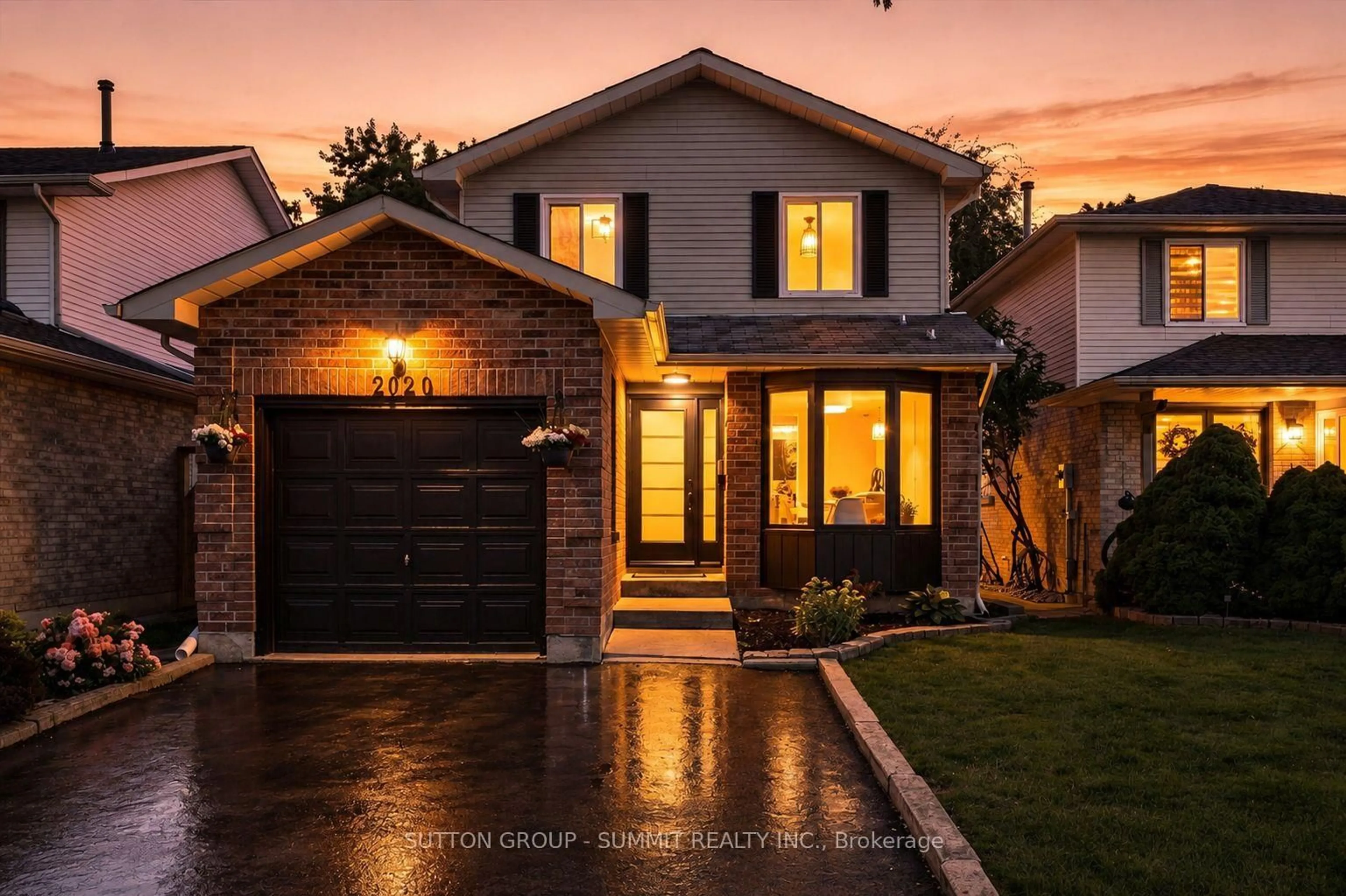 Home with brick exterior material, street for 2020 Chrisdon Rd, Burlington Ontario L7M 3W8