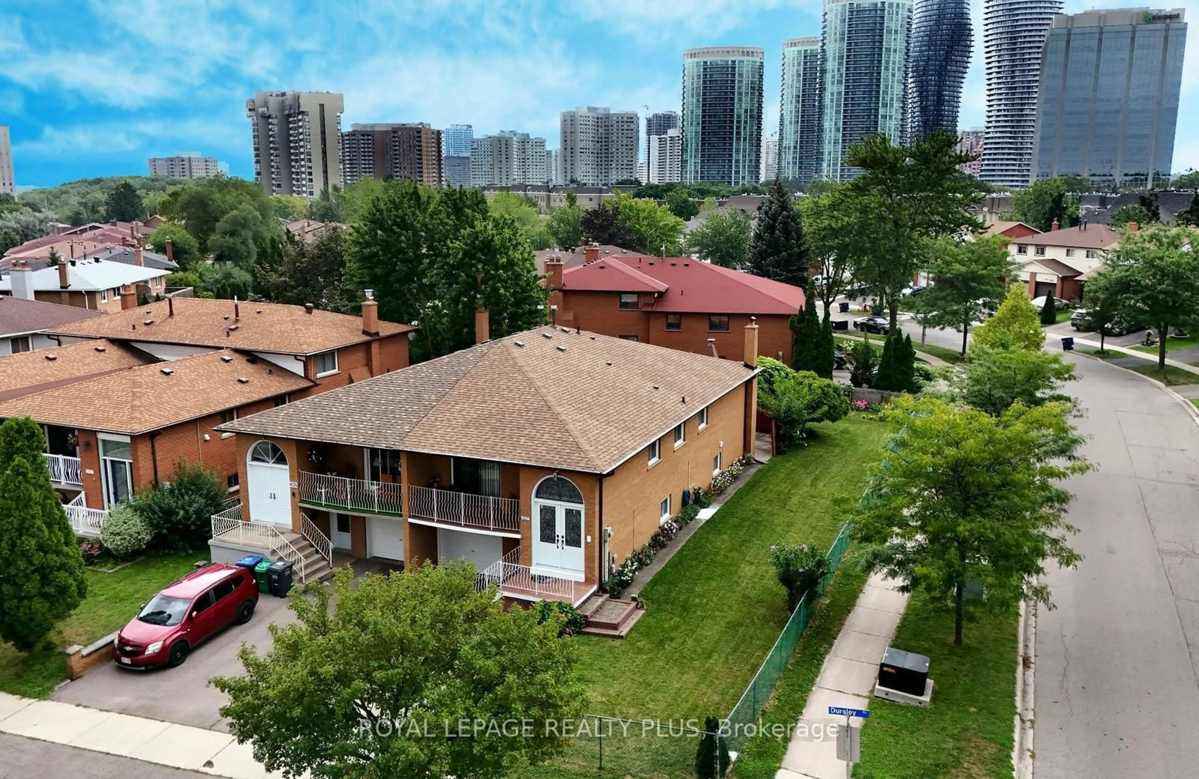 A pic from outside/outdoor area/front of a property/back of a property/a pic from drone, city buildings view from balcony for 4180 Dursley Cres, Mississauga Ontario L4Z 1J7