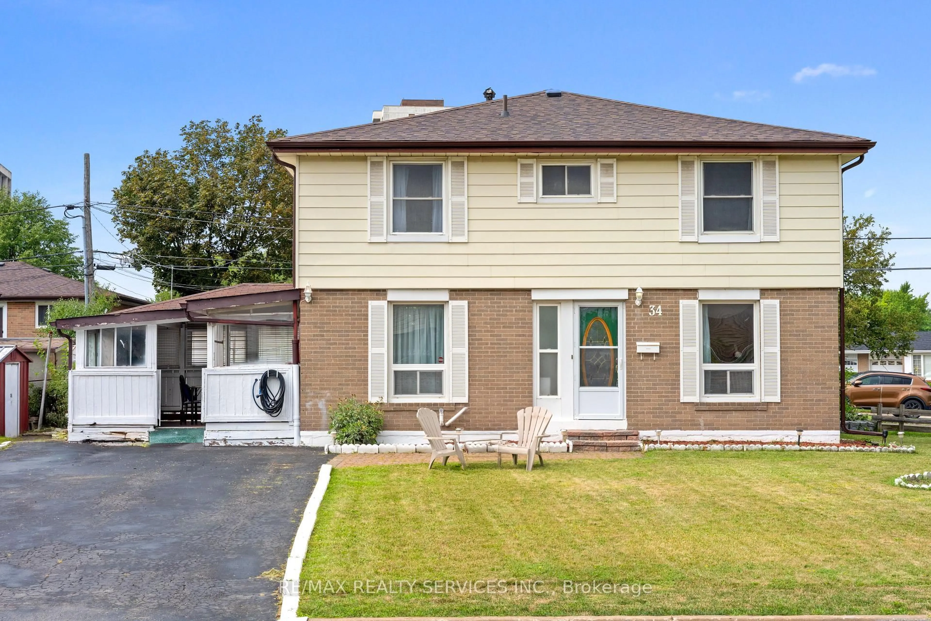 Home with vinyl exterior material, street for 34 Cathcart Cres, Brampton Ontario L6T 2A5