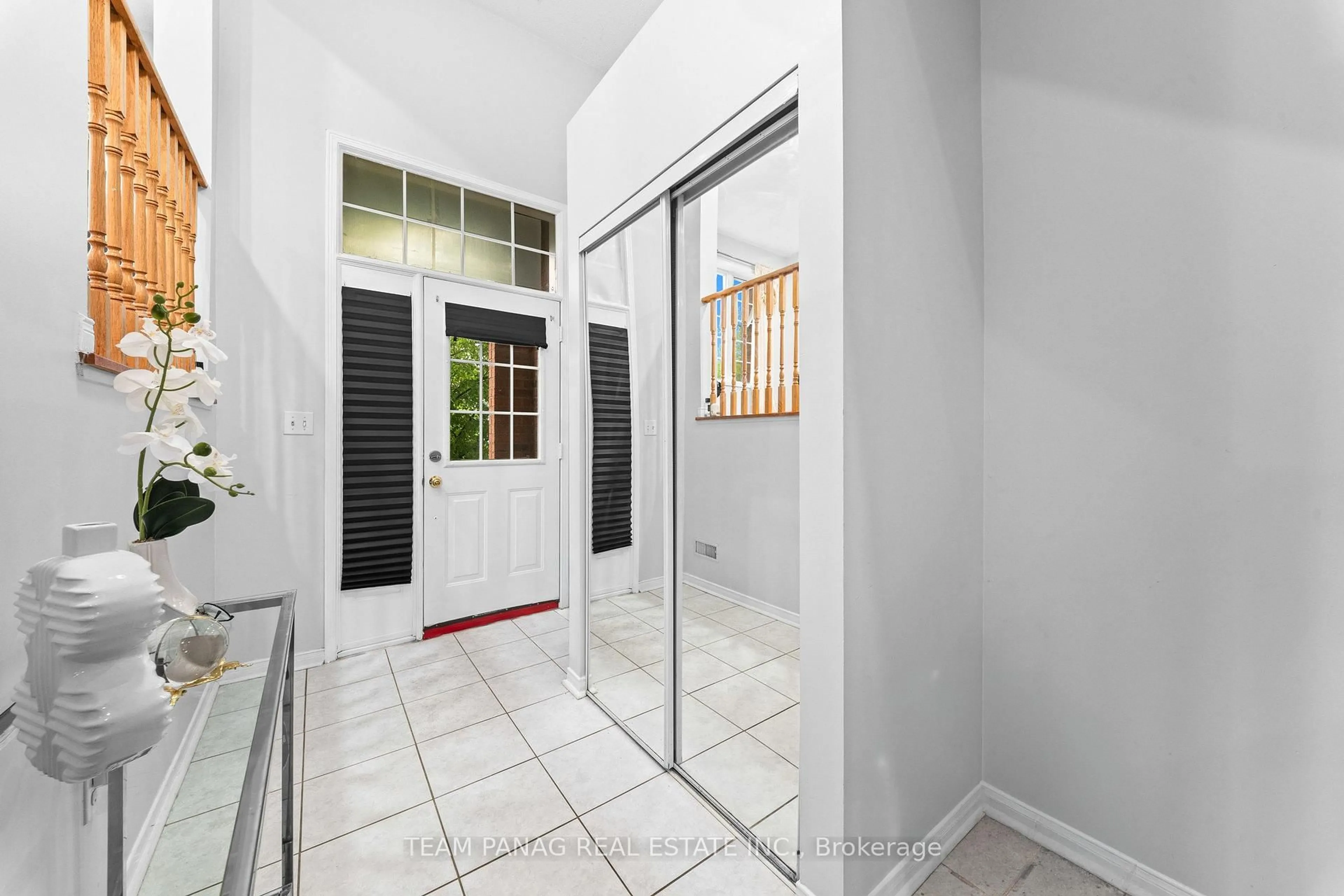 Indoor entryway for 170 Havelock Dr #21, Brampton Ontario L6W 4T3