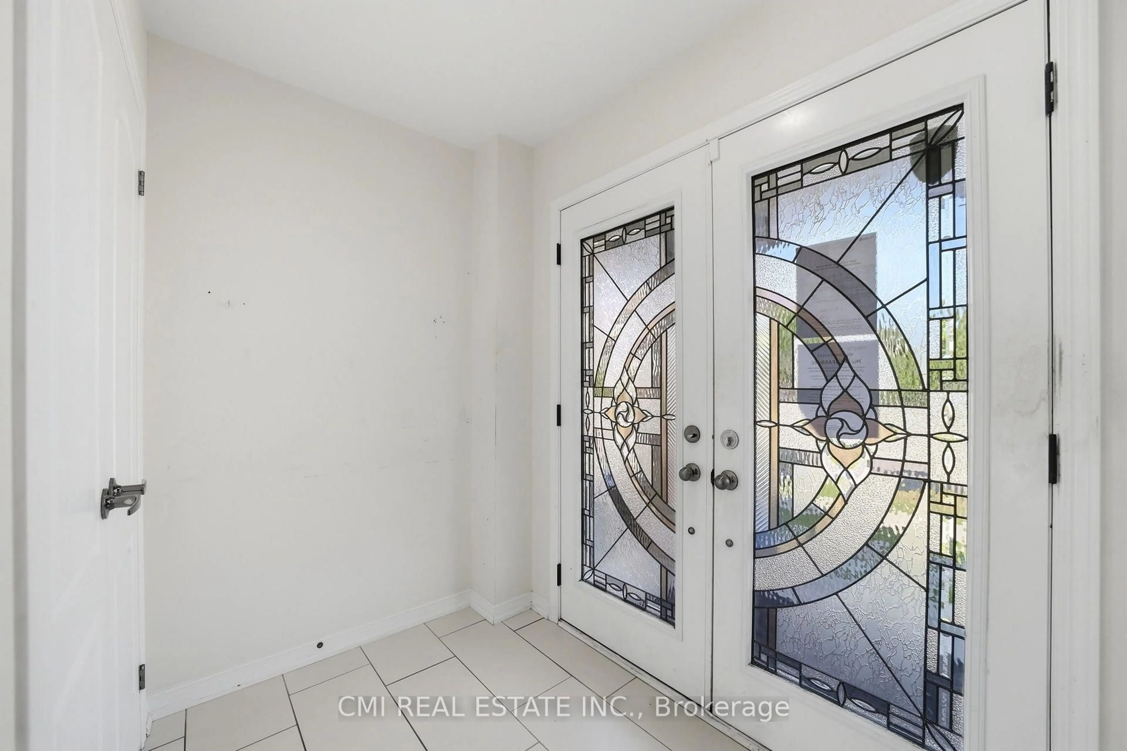 Indoor entryway for 162 Golden Springs Dr, Brampton Ontario L7A 4N9