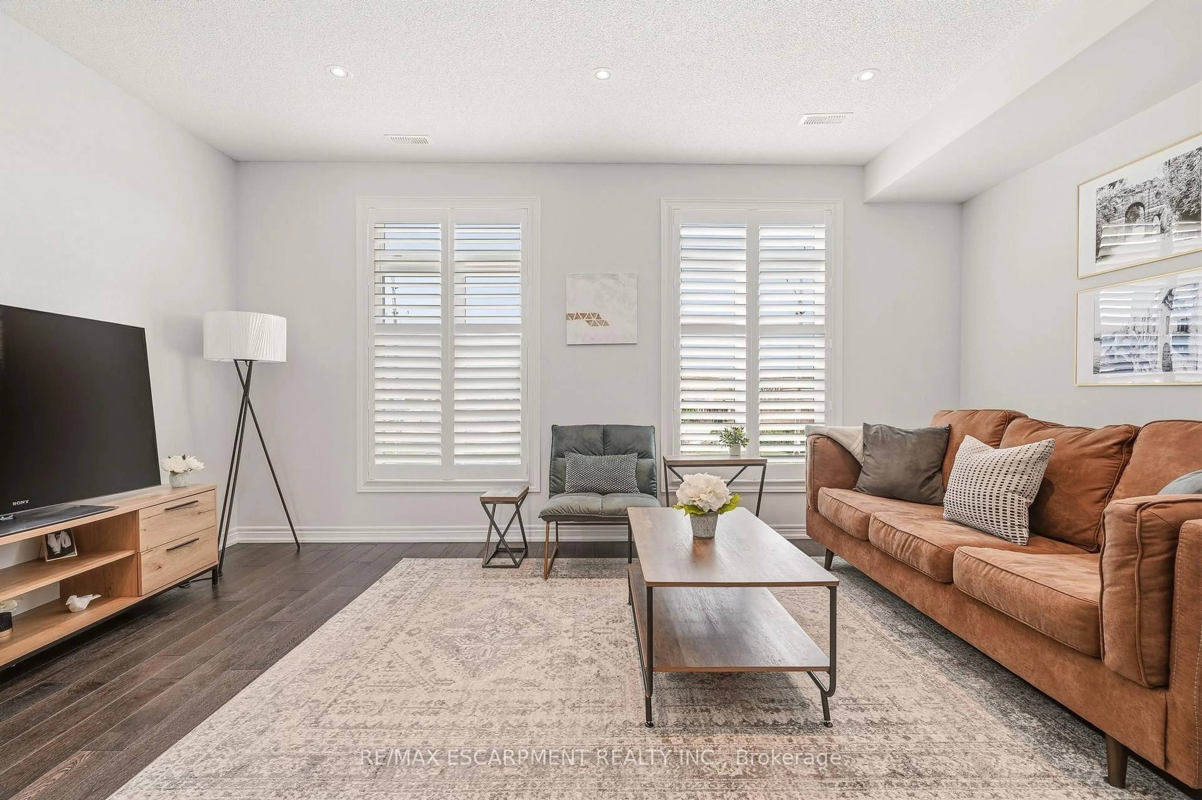 Living room with furniture, unknown for 4171 Palermo Common #39, Burlington Ontario L7L 0G7
