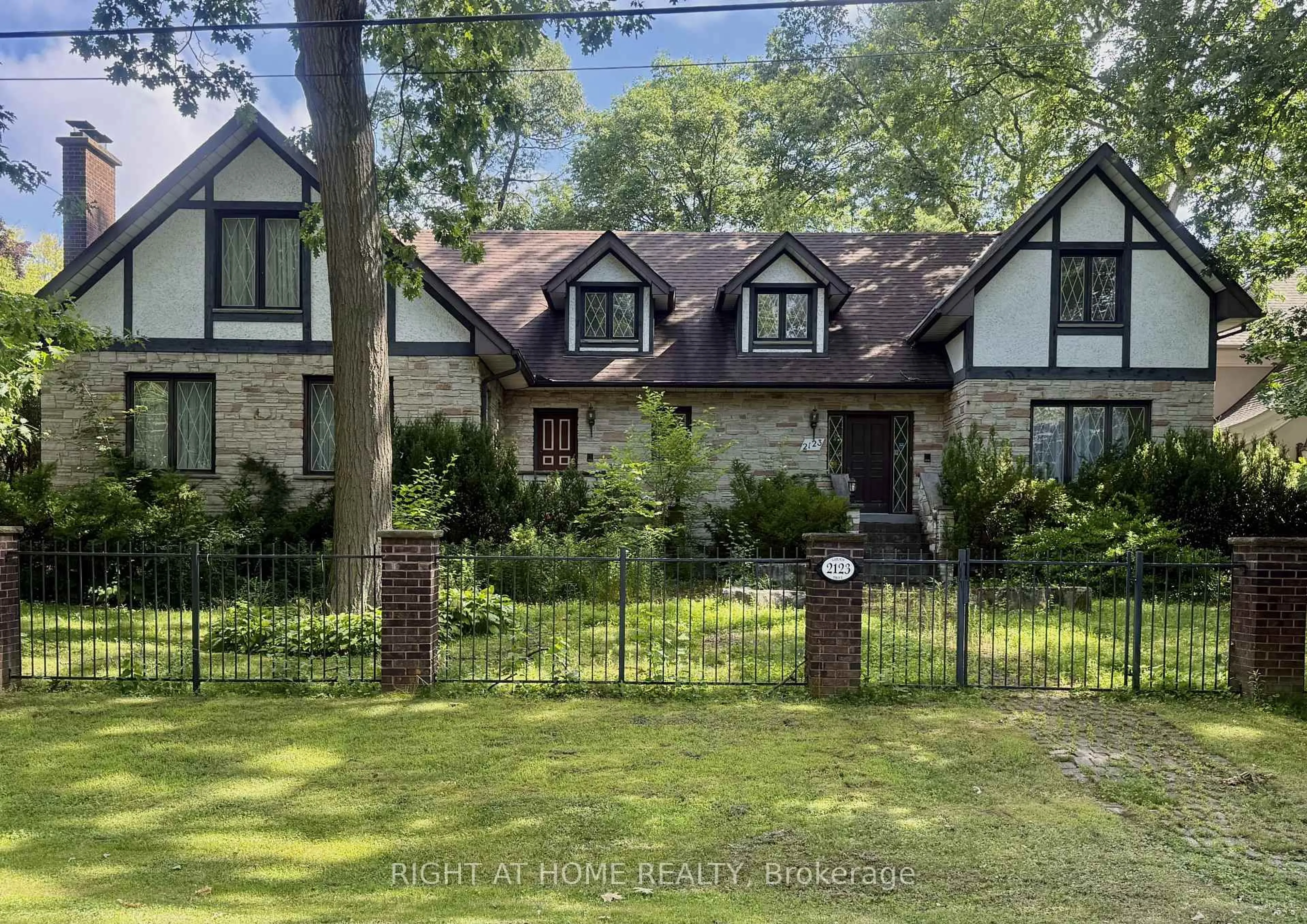 Home with brick exterior material, street for 2123 Gordon Dr, Mississauga Ontario L5B 1S6