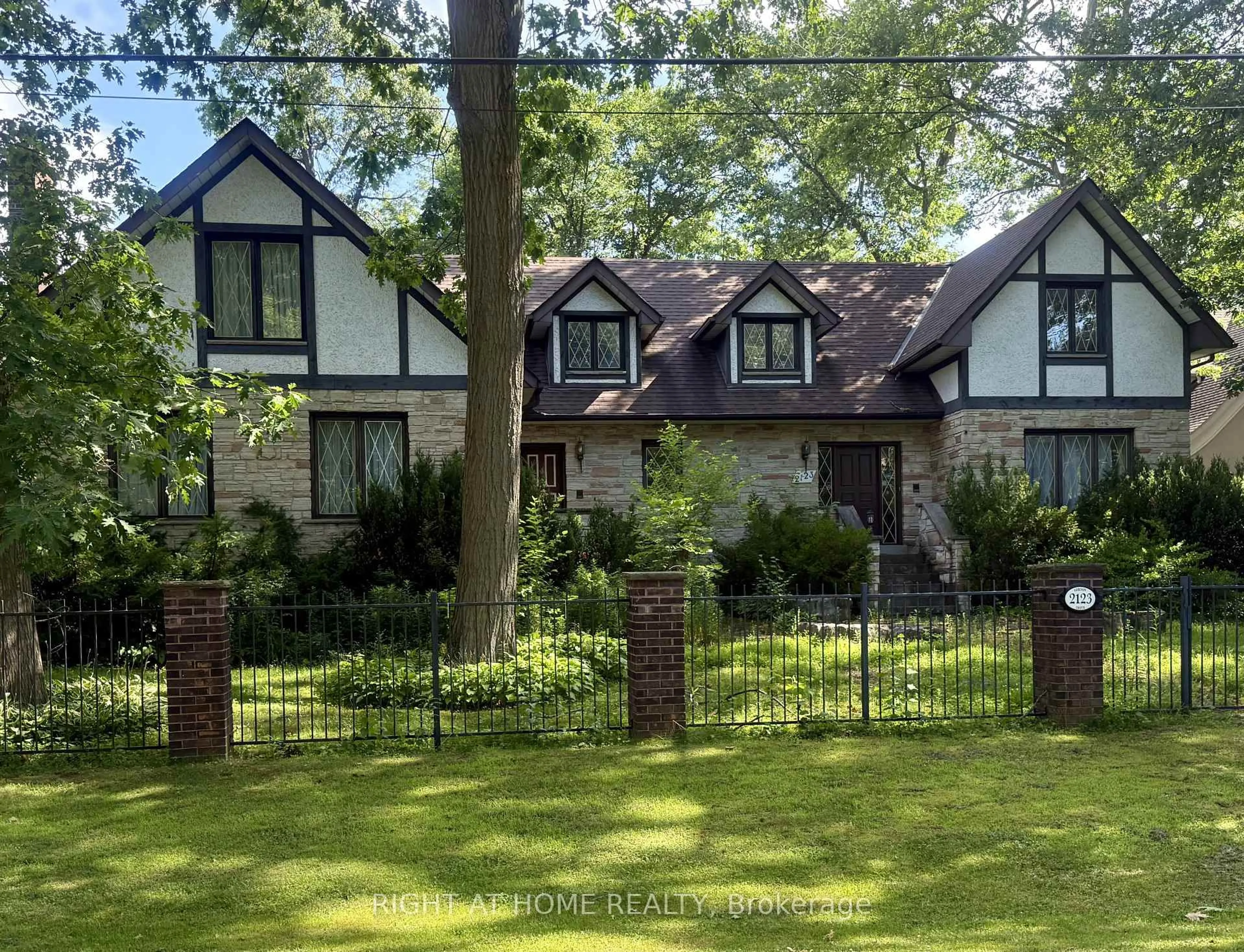 Home with brick exterior material, street for 2123 Gordon Dr, Mississauga Ontario L5B 1S6