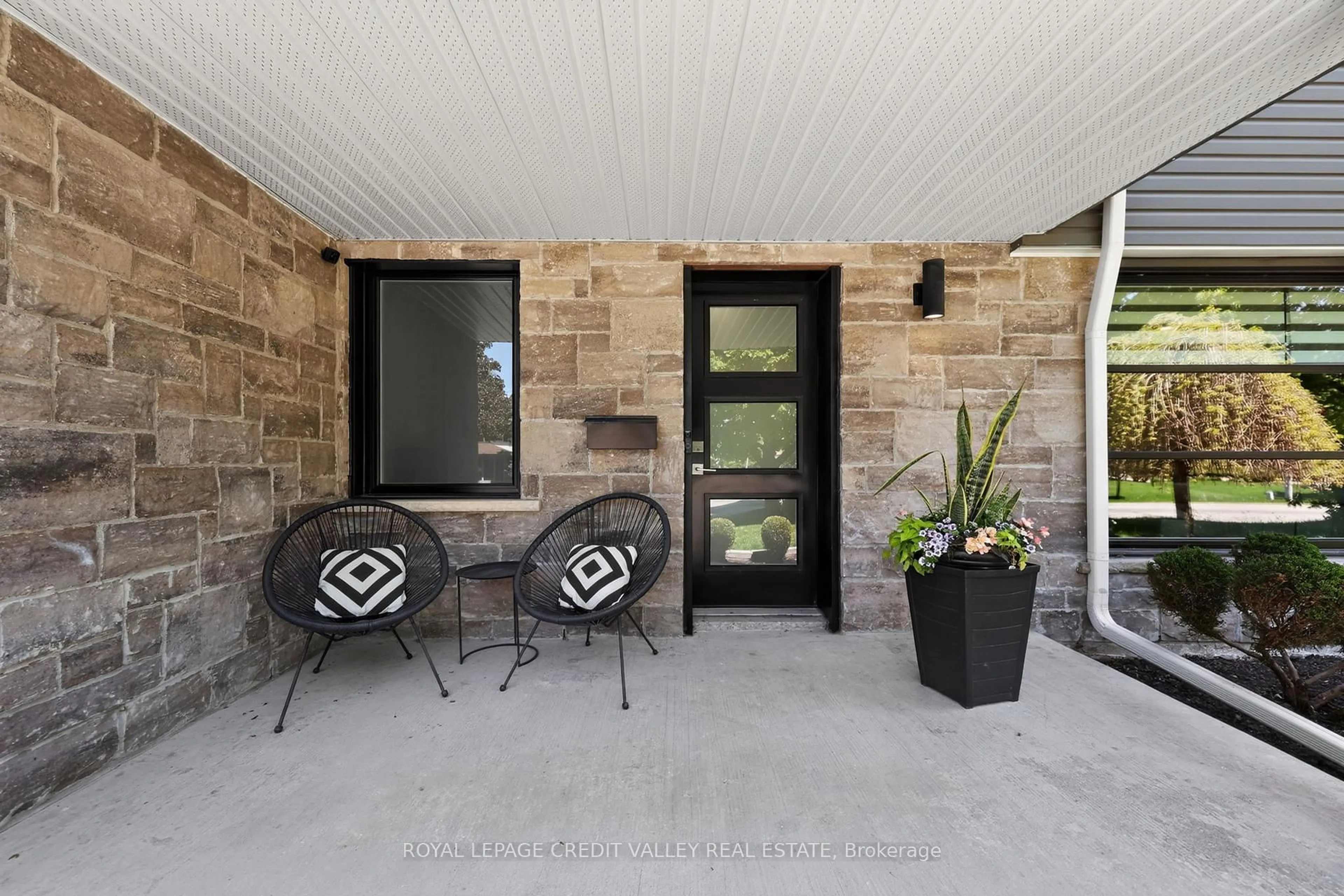 Patio, street for 185 Bartley Bull Pkwy, Brampton Ontario L6W 2K1