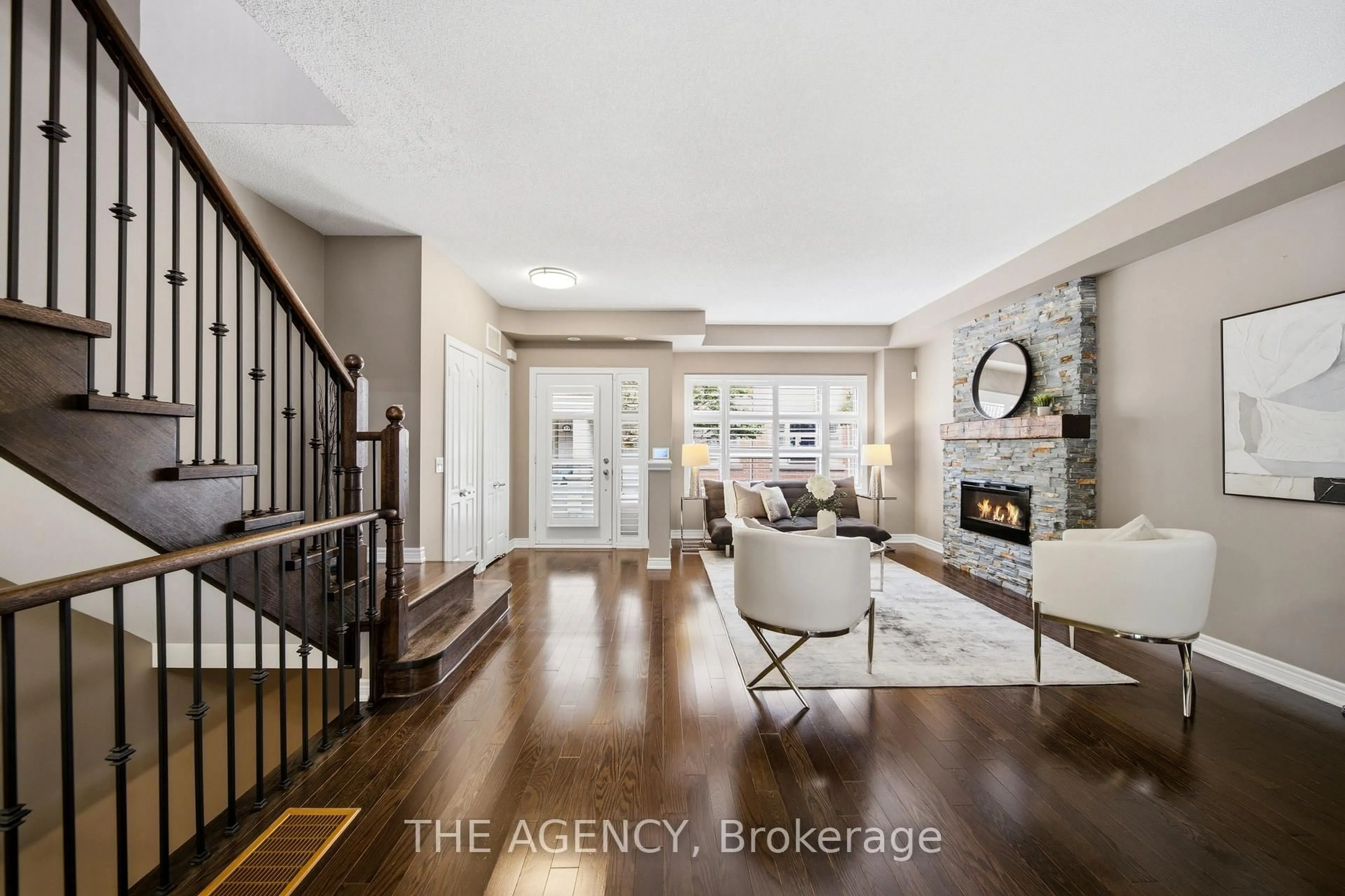 Indoor entryway for 2460 Prince Michael Dr #23, Oakville Ontario L6H 0G8