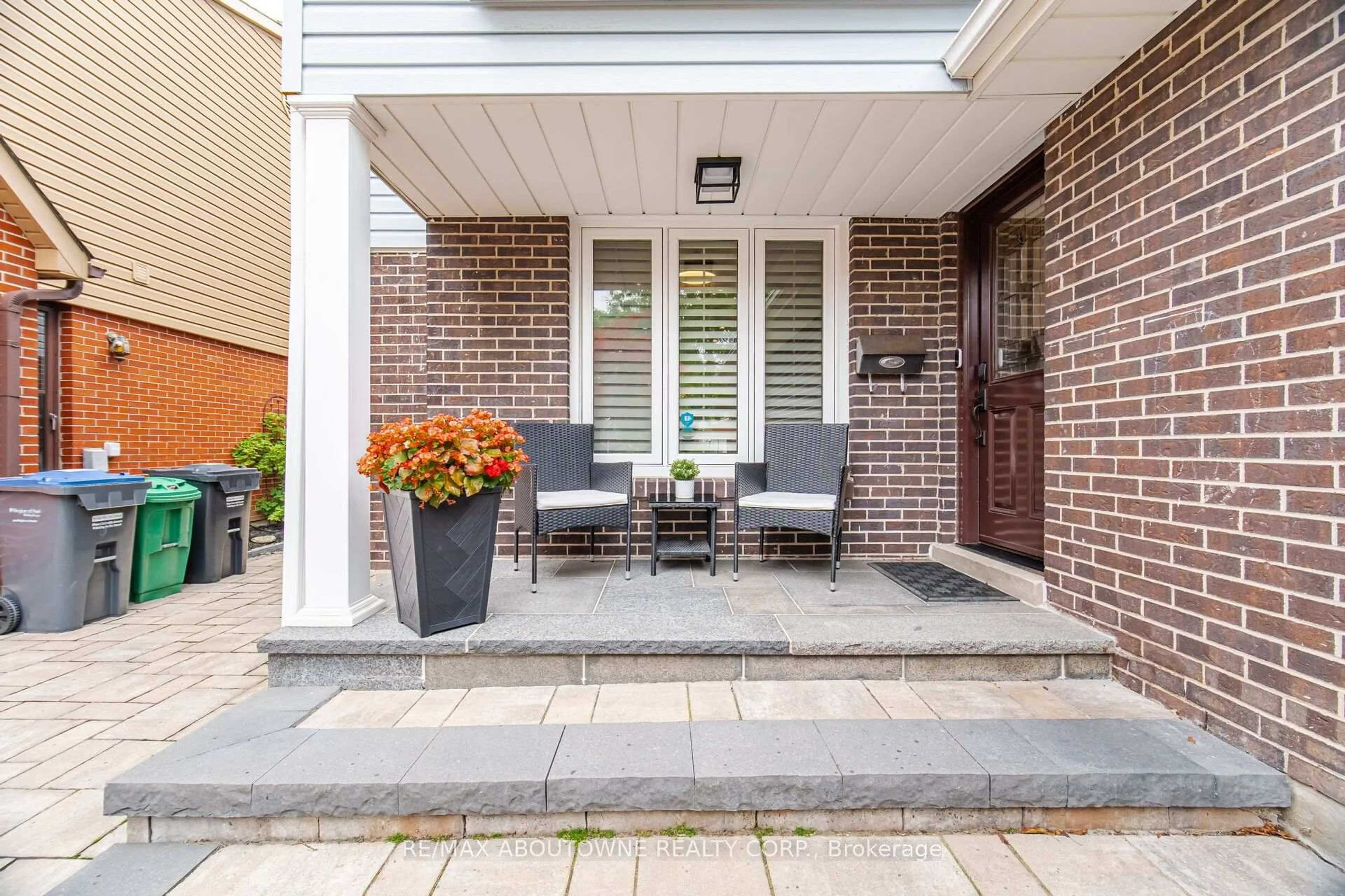 Patio, street for 6298 Starfield Cres, Mississauga Ontario L5N 1X4