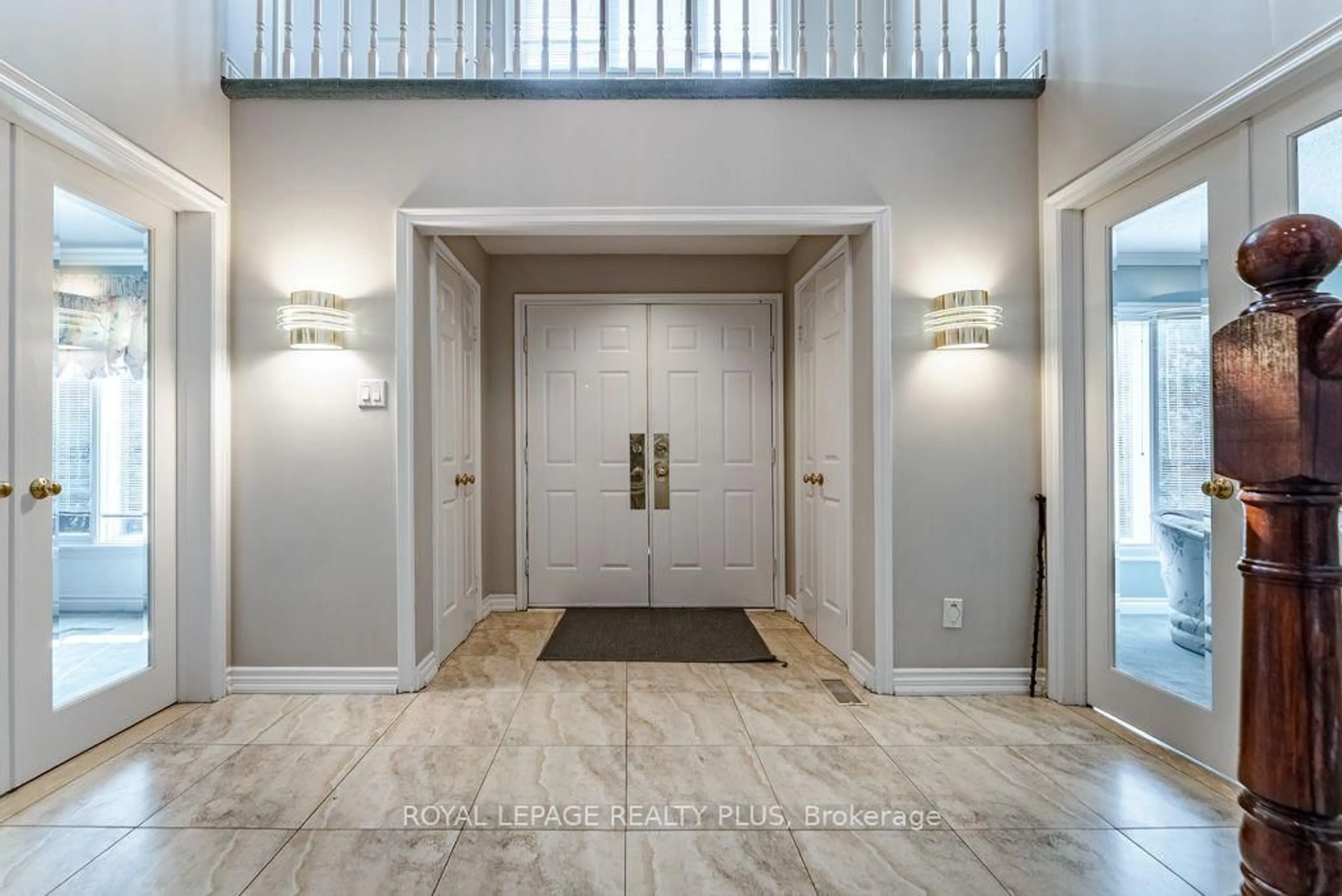 Indoor foyer for 6 LILLINGTON St, Brampton Ontario L6S 4B9
