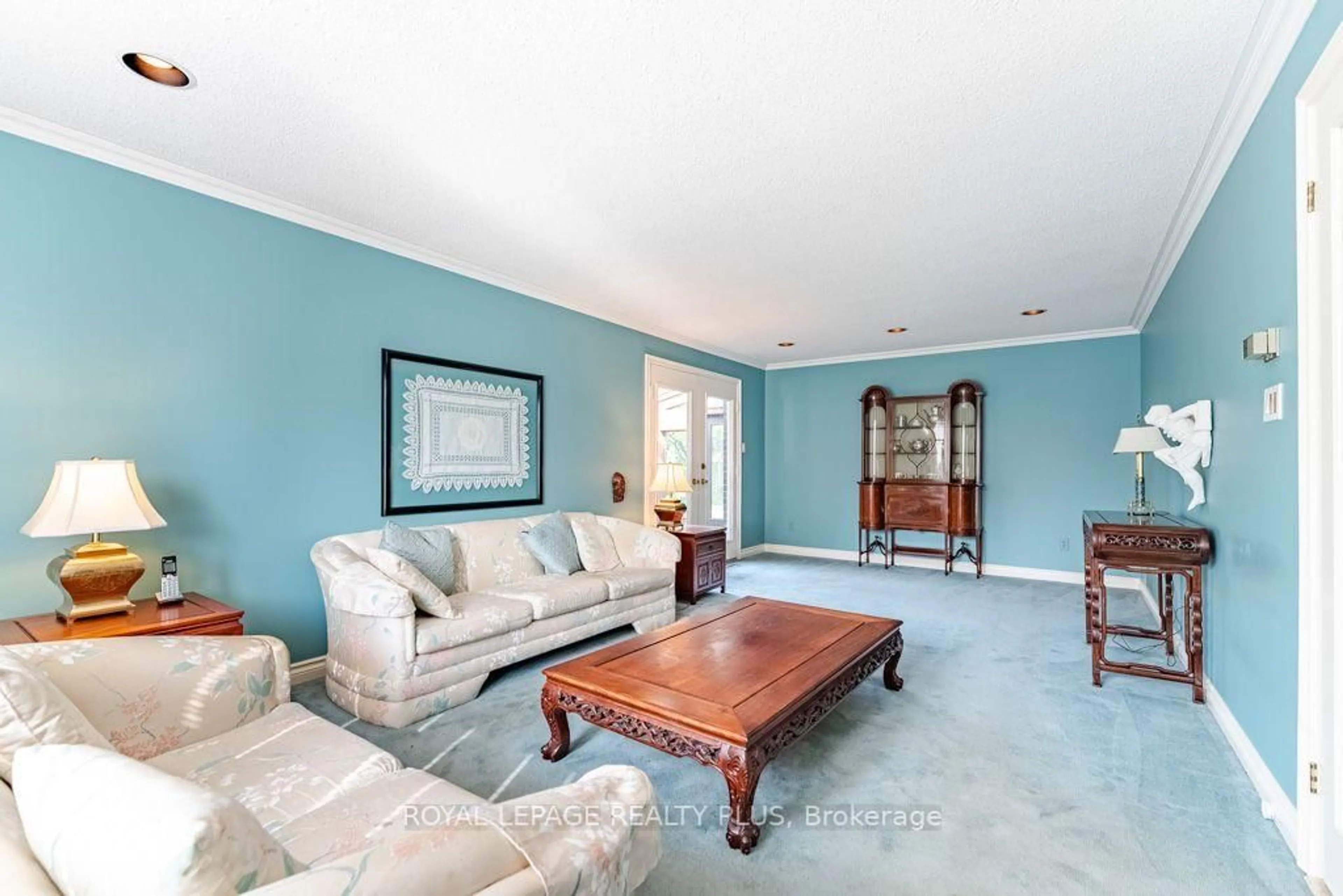 Living room with furniture, unknown for 6 LILLINGTON St, Brampton Ontario L6S 4B9