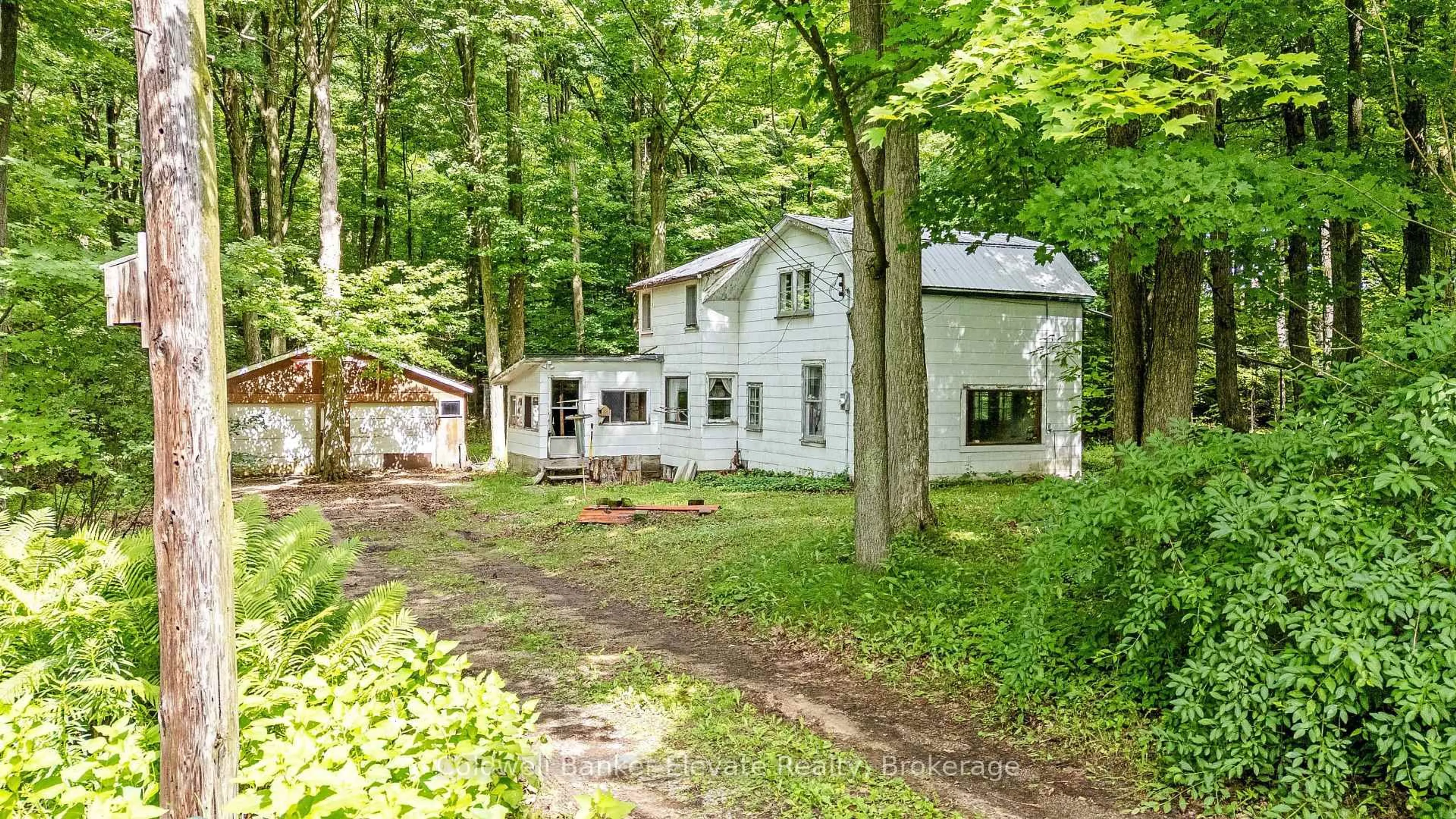 A pic from outside/outdoor area/front of a property/back of a property/a pic from drone, forest/trees view for 2529 Campbellville Rd, Milton Ontario L9T 2X7