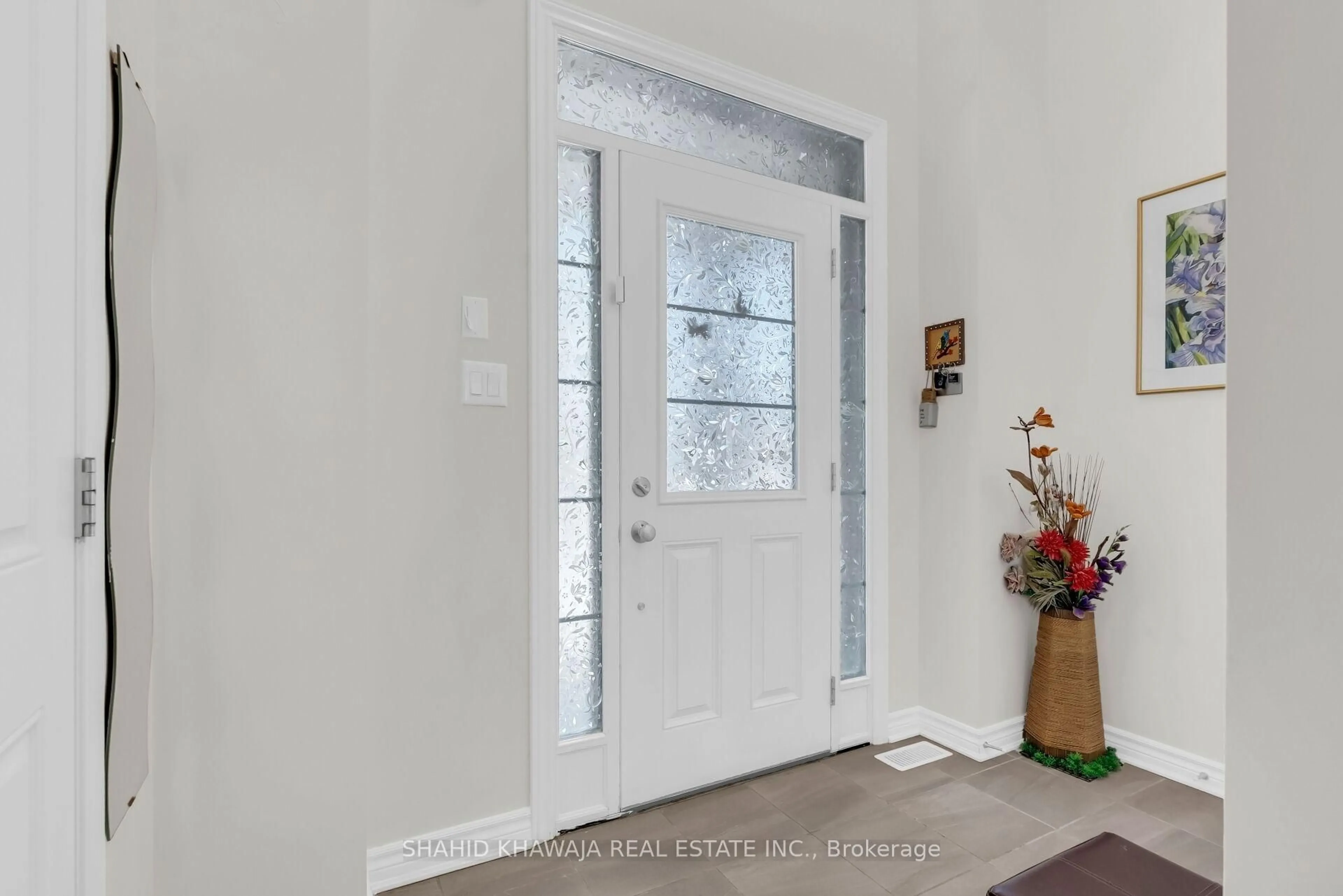 Indoor entryway for 1157 Restivo Lane, Milton Ontario L9T 2X5