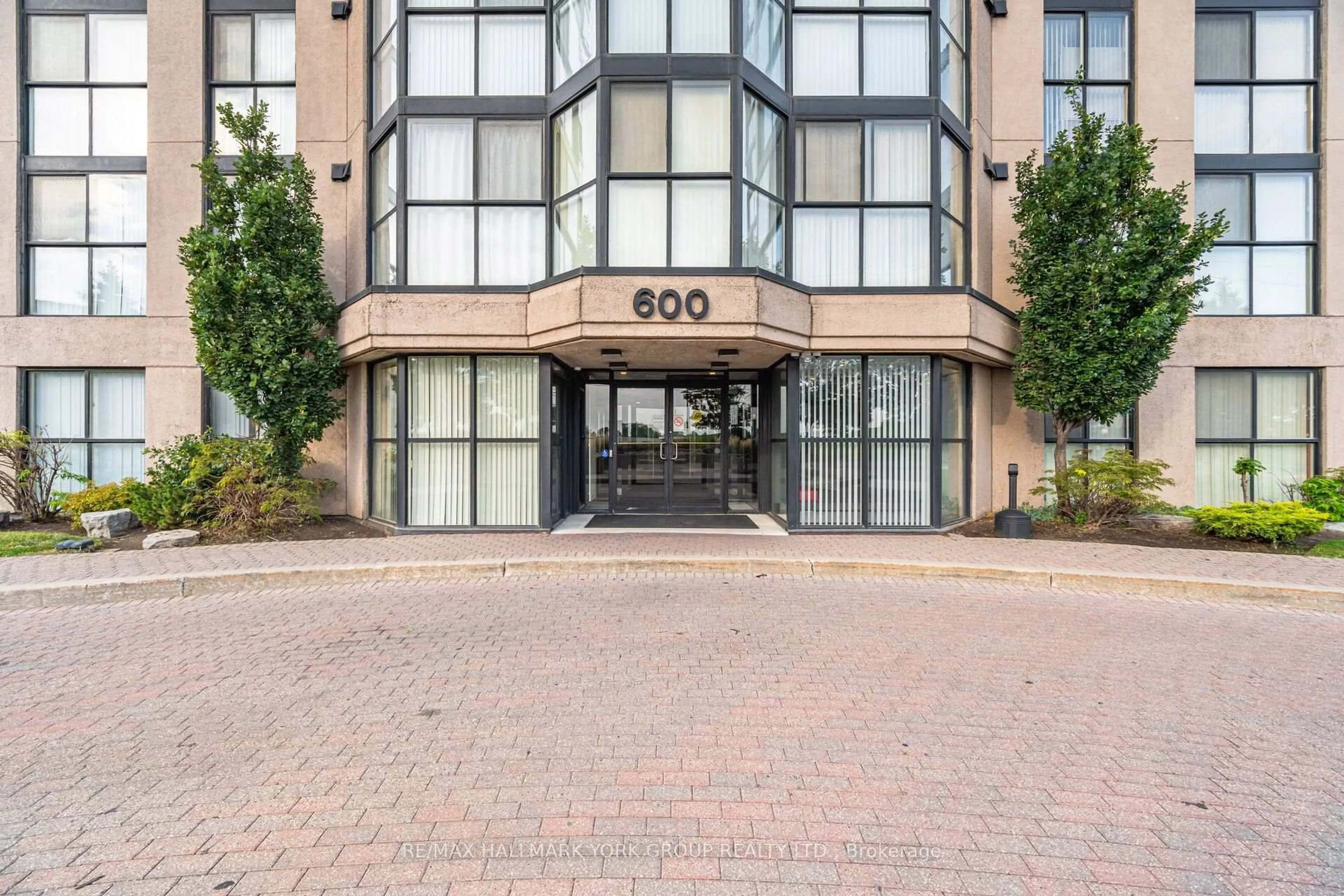 Indoor foyer for 600 Rexdale Blvd #1406, Toronto Ontario M9W 6T4