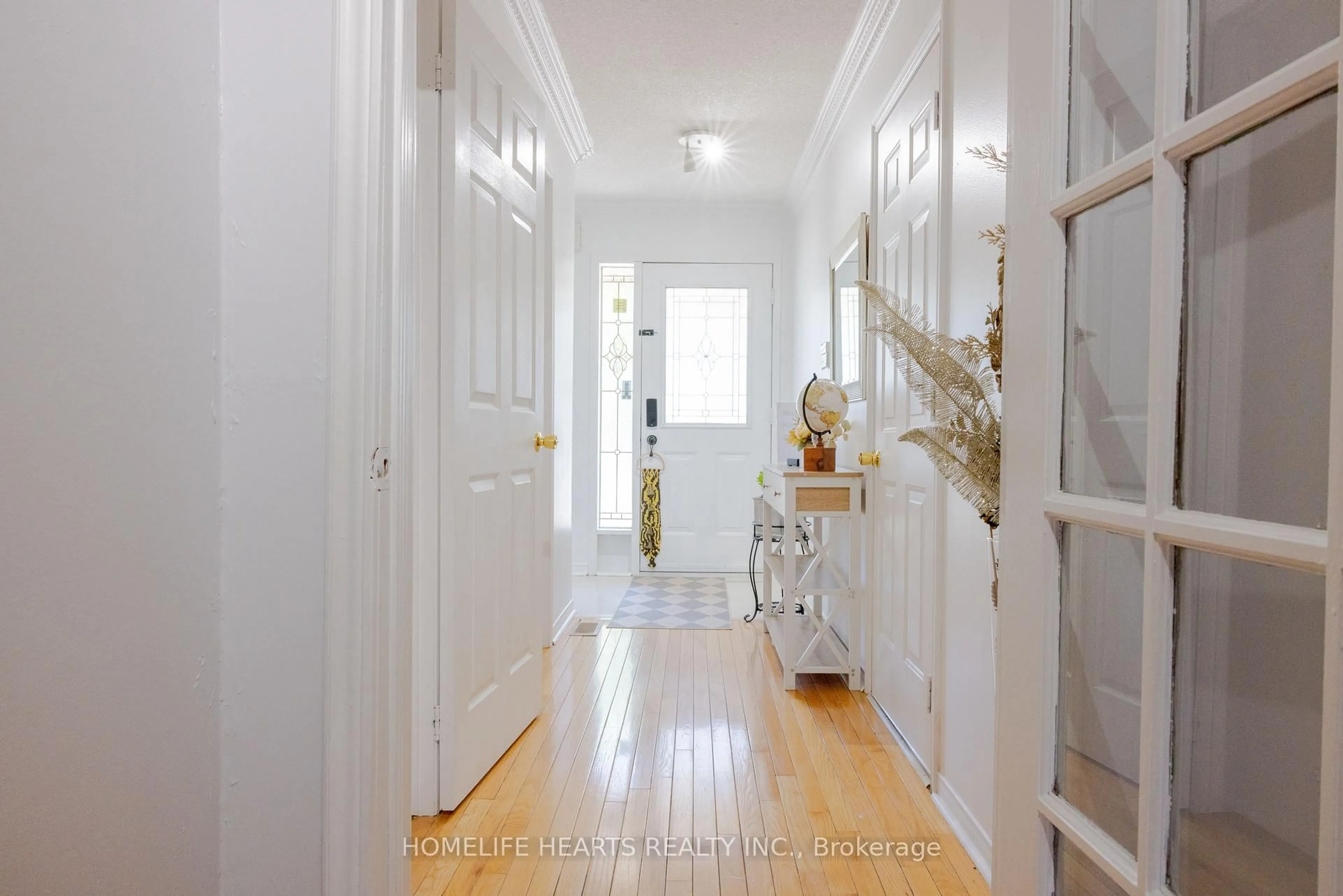 Indoor entryway for 87 Sunfield Rd, Toronto Ontario M3M 2V2