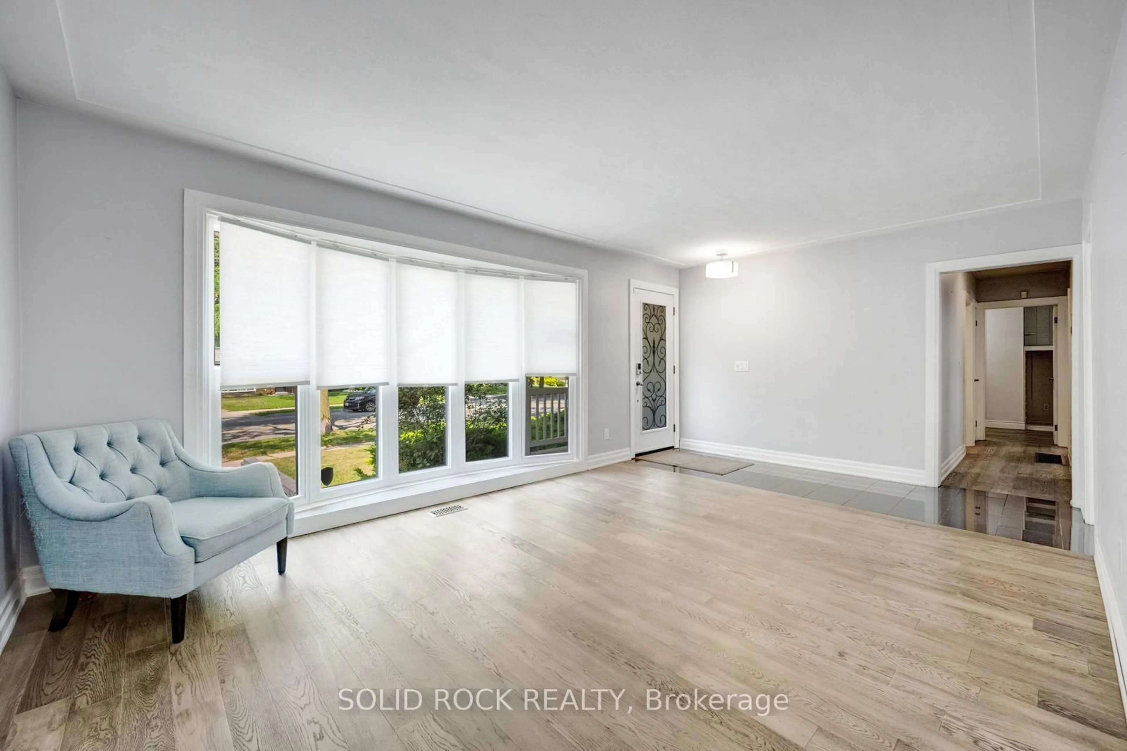 A pic of a room for 5372 Spruce Ave, Burlington Ontario L7L 1N7