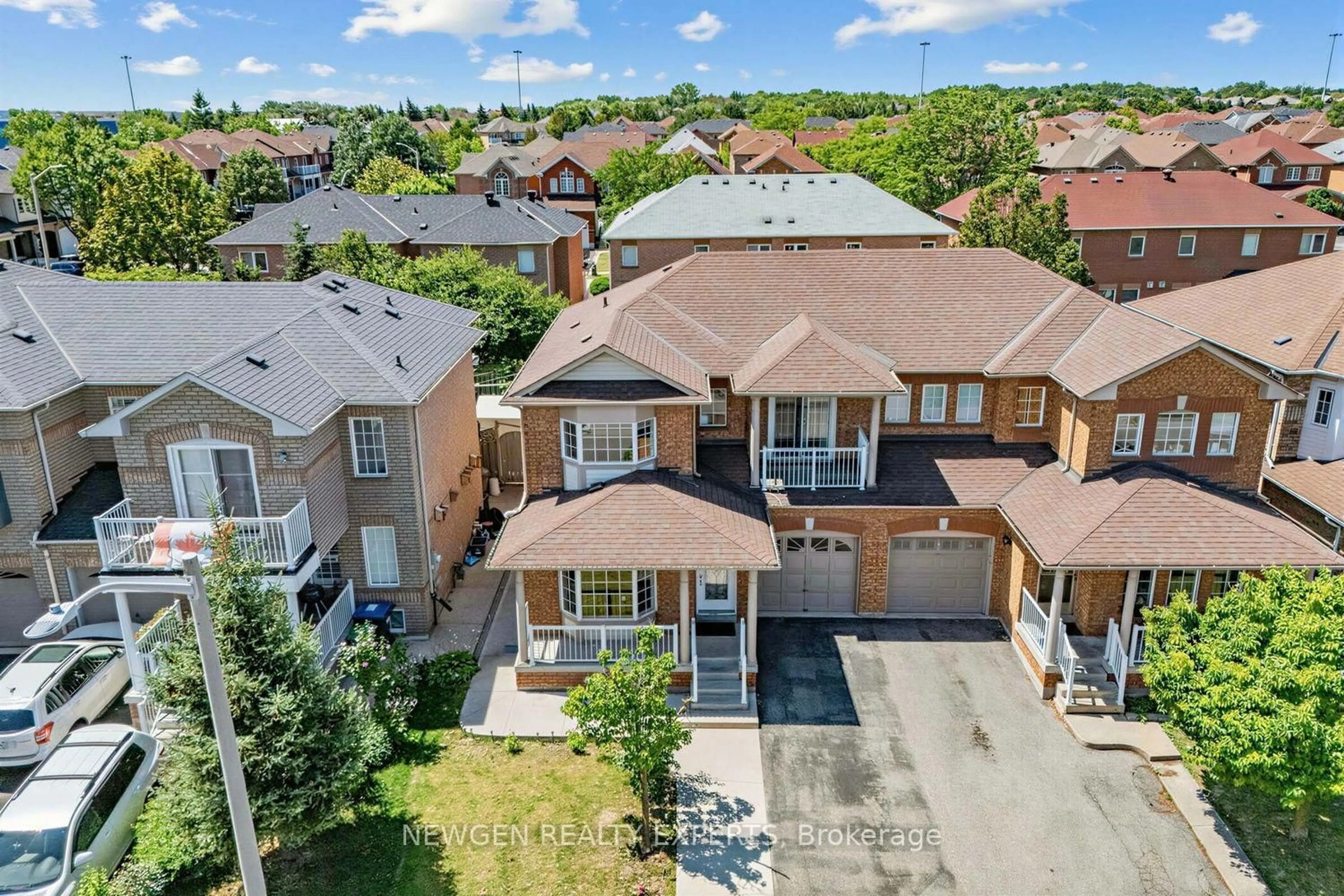 A pic from outside/outdoor area/front of a property/back of a property/a pic from drone, street for 10 Checkerberry Cres, Brampton Ontario L6R 2T2