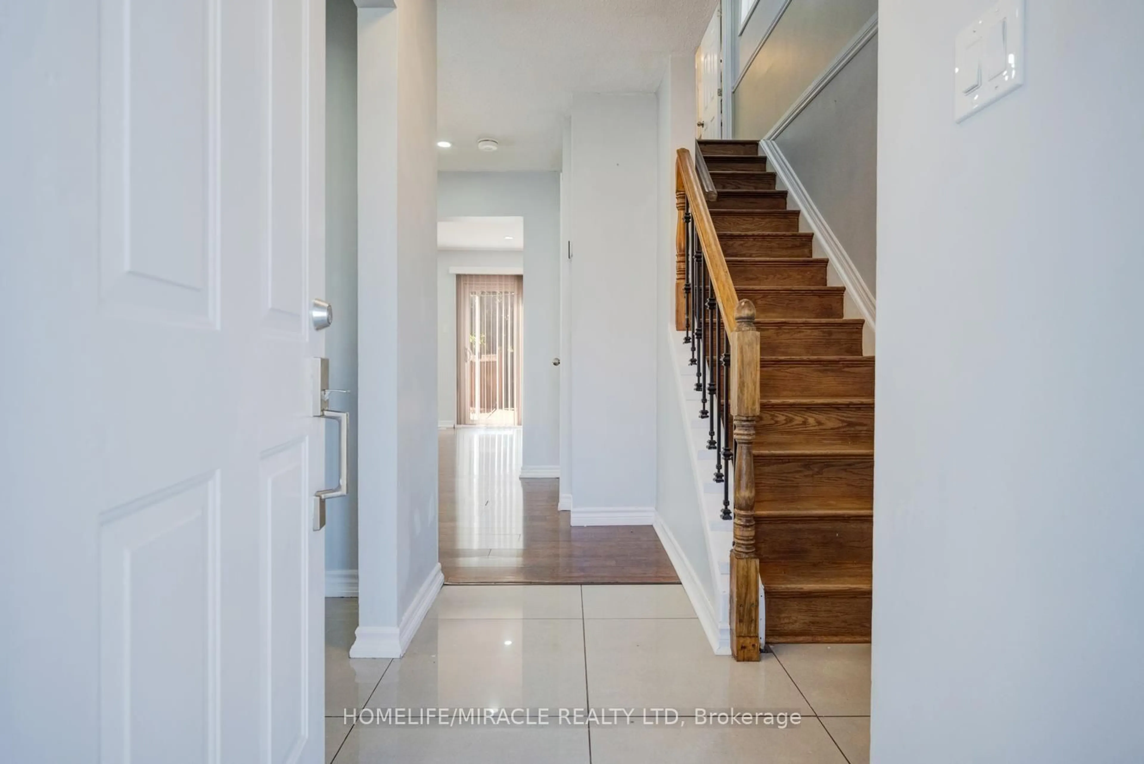 Indoor entryway for 46 Jackman Dr, Brampton Ontario L6S 2L9