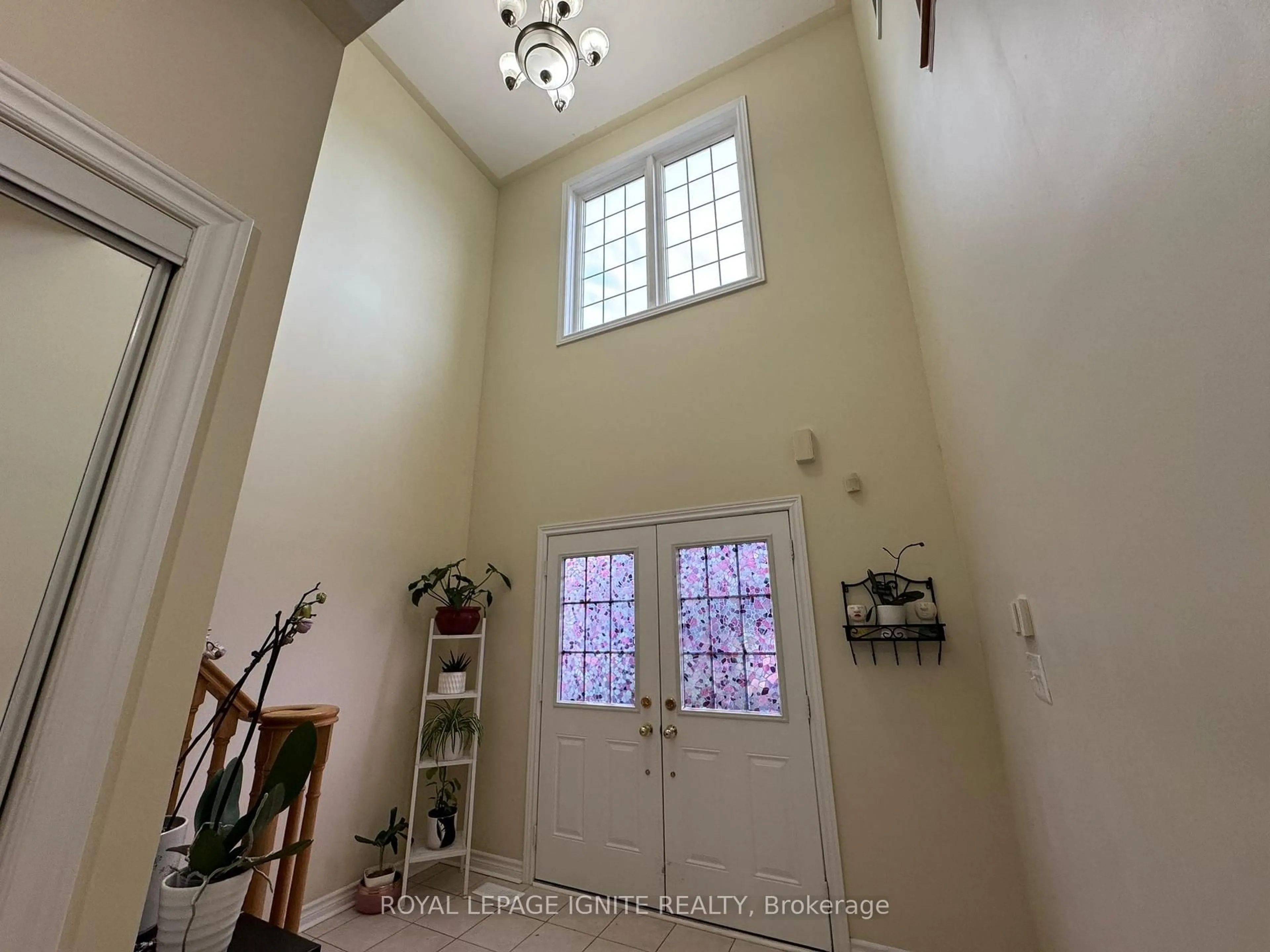Indoor entryway for 90 Sir Jacobs Cres, Brampton Ontario L7A 3T5